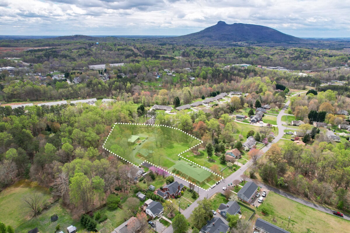 300 Lynchburg Rd Pilot Mountain, NC 27041 MultiFamily Property for