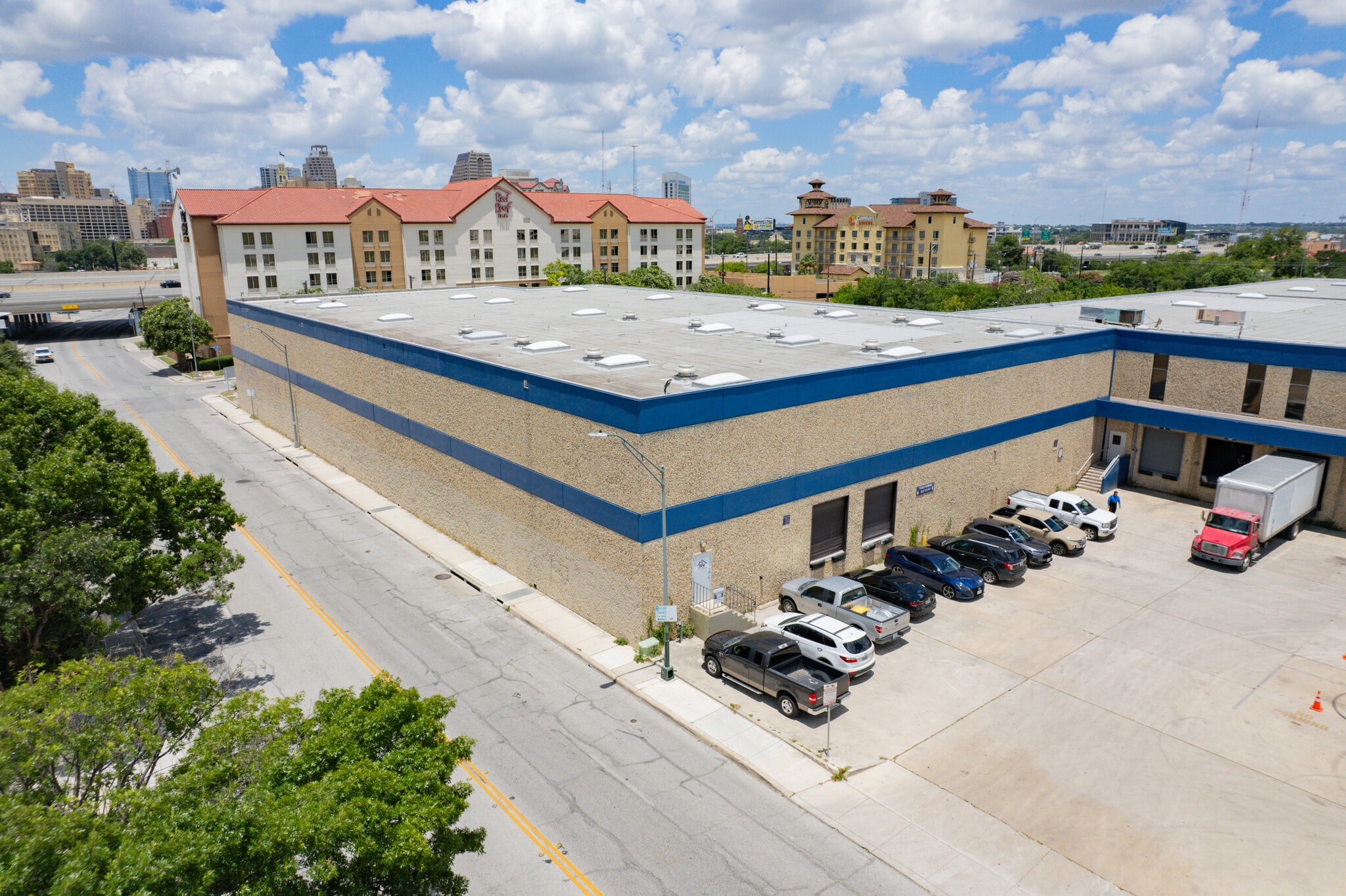 1113-1133 E Houston St, San Antonio, TX for Rent