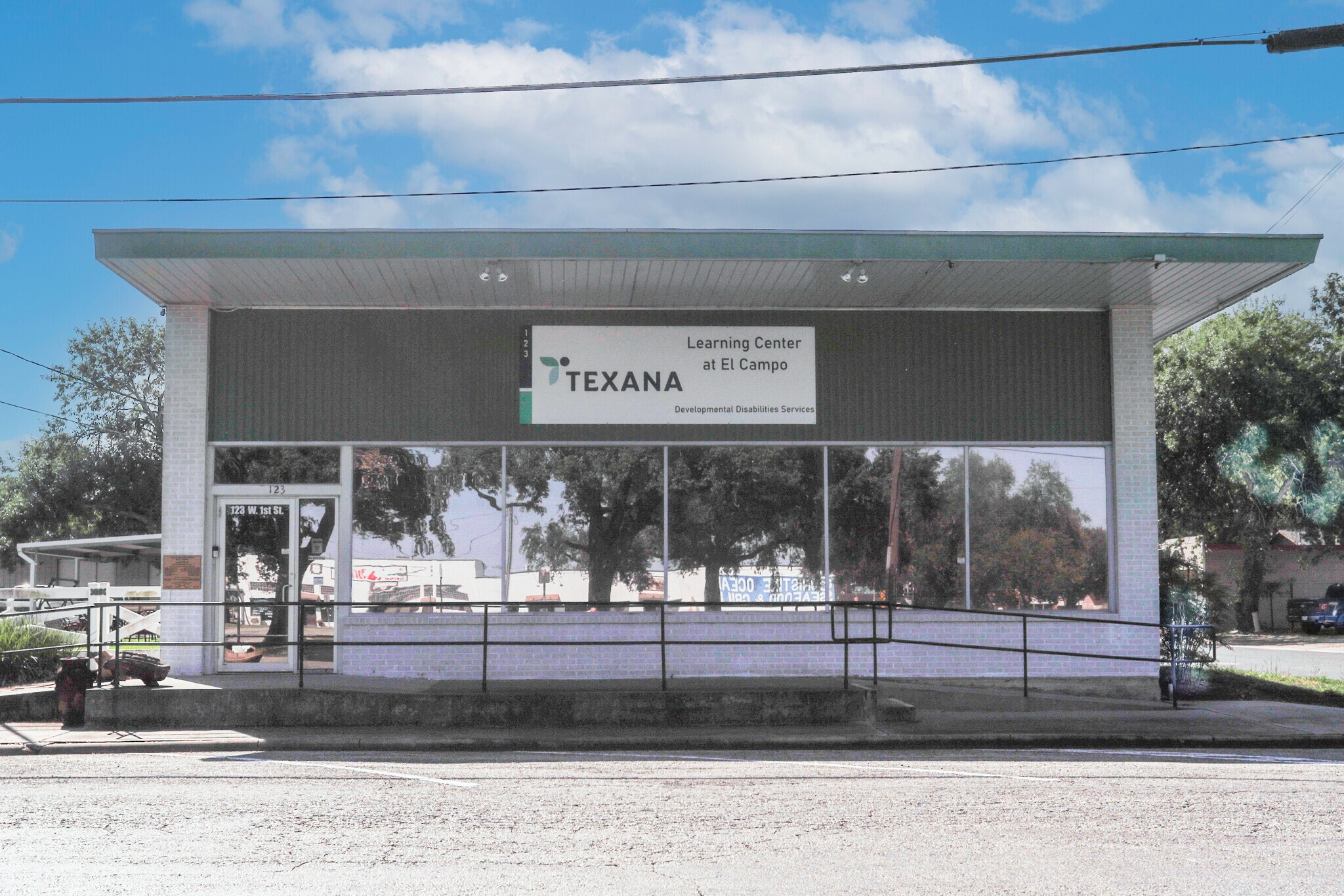 123 W 1st St, El Campo, TX for Sale