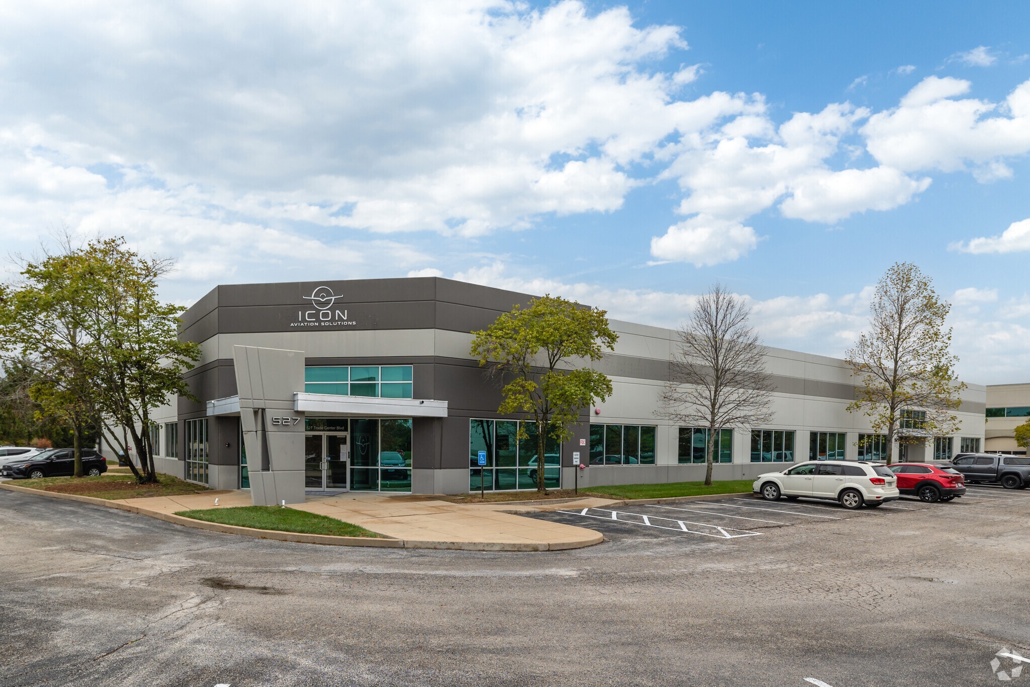 527-535 Trade Center Blvd, Chesterfield, MO for Sale