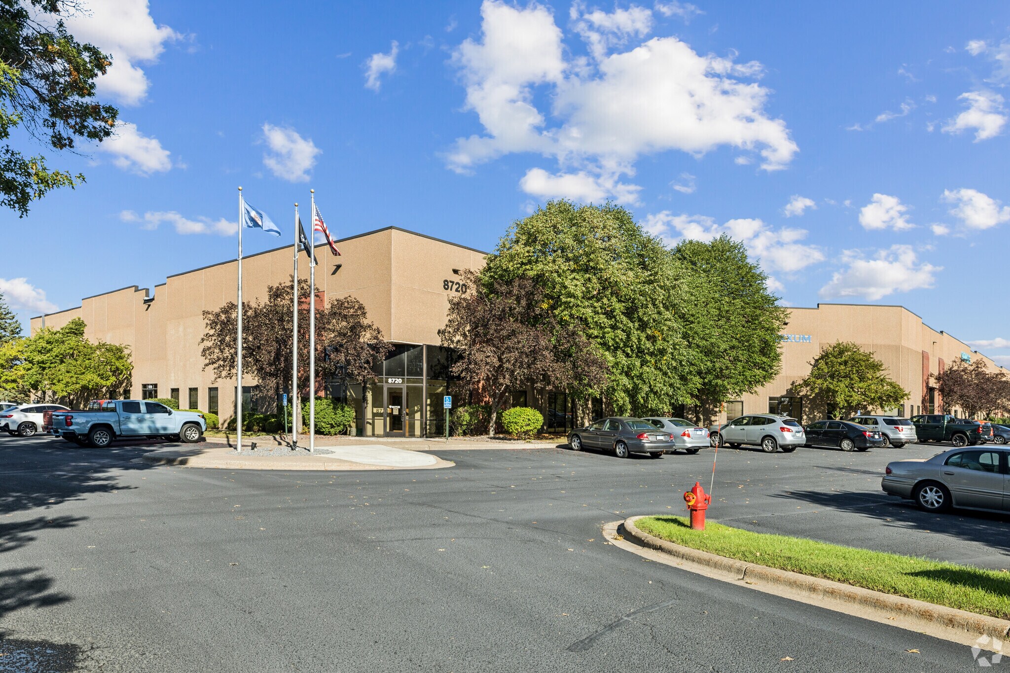 8720-8786 W 35 W Service Dr, Blaine, MN for Rent