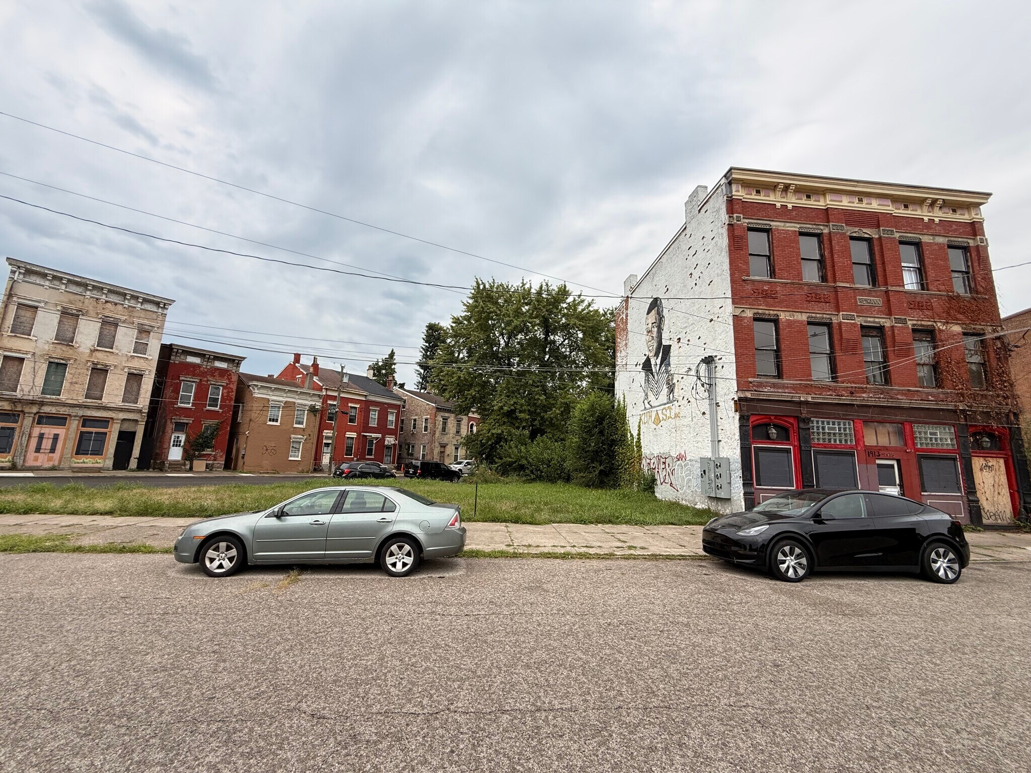 1913 Central Ave, Cincinnati, OH for Sale