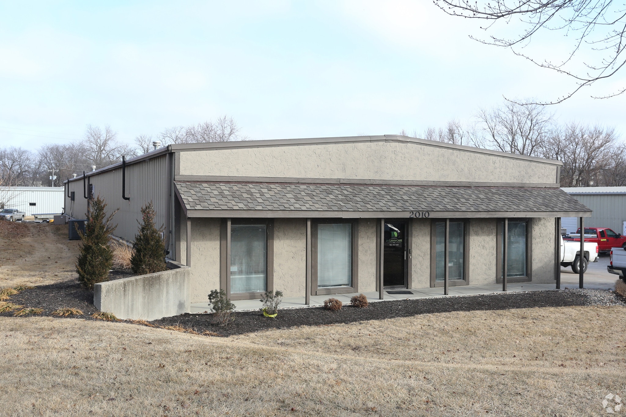 2010 E Spruce Cir, Olathe, KS for Rent