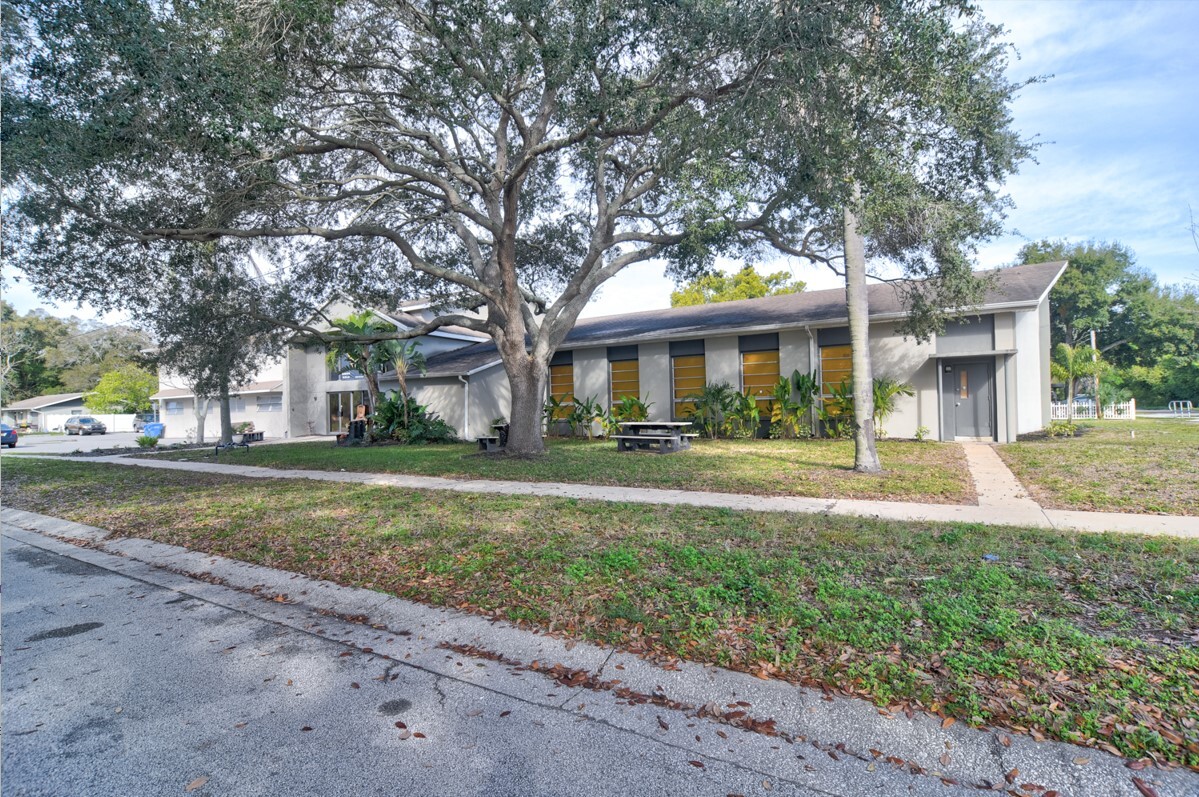 380 Fulton Dr SE, Largo, FL for Rent