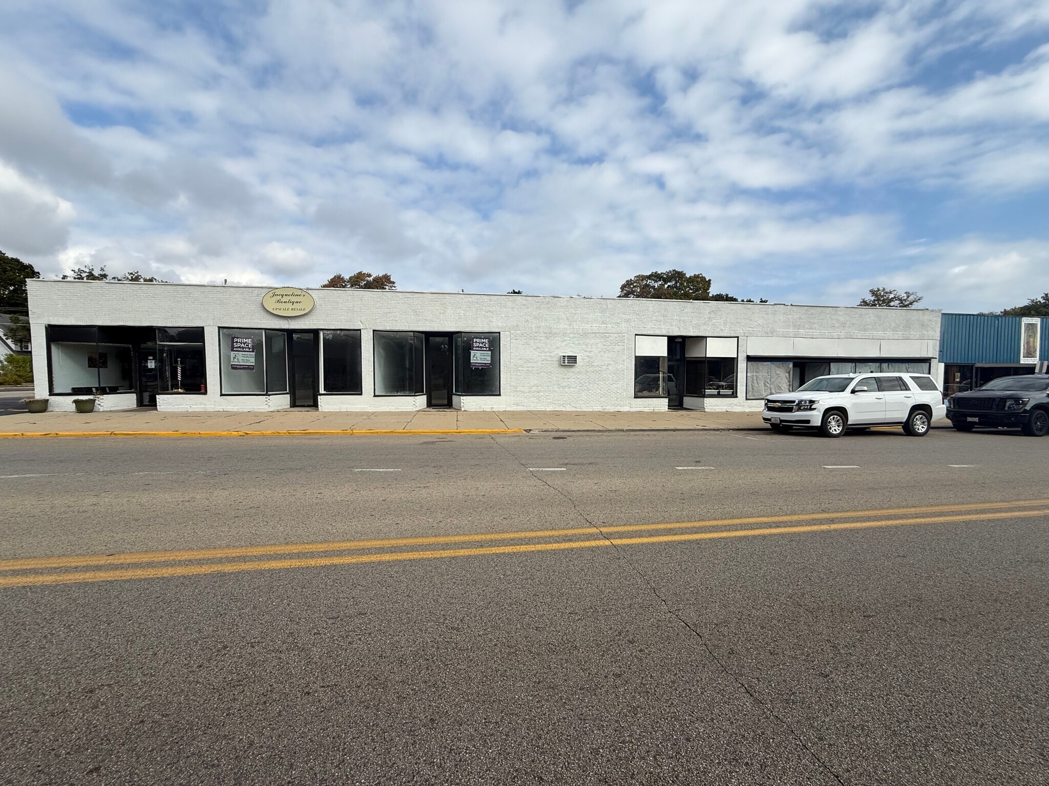 814-824 Glen Flora Ave, Waukegan, IL for Rent