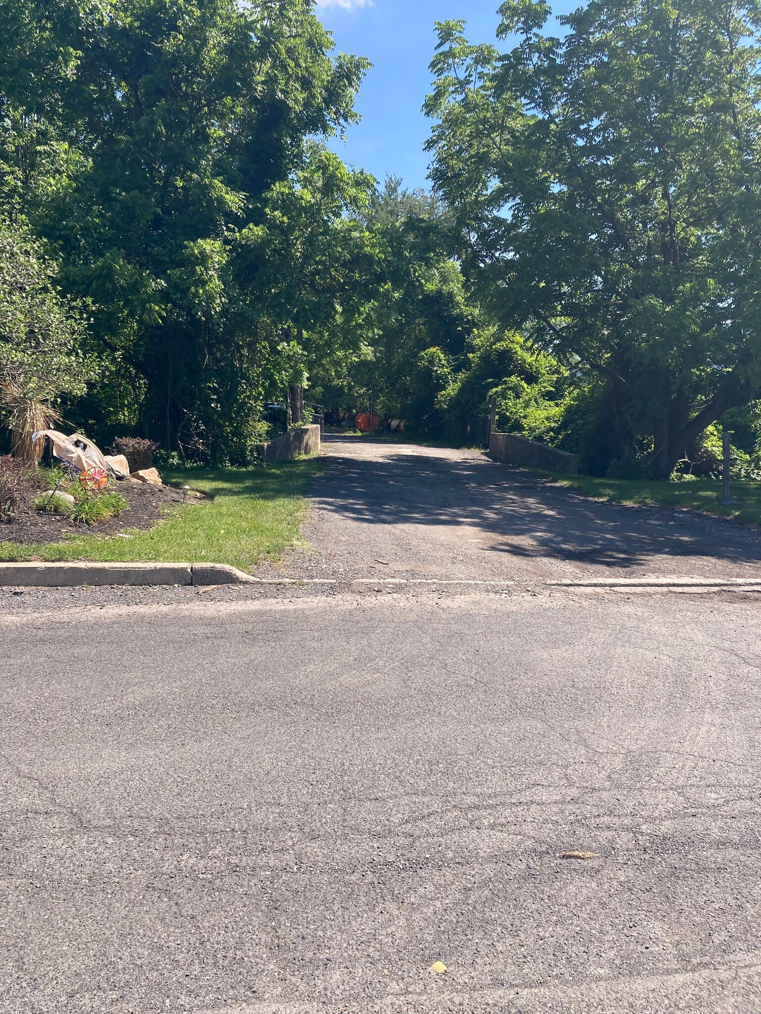 60 Commerce Dr, Ivyland, PA for Sale