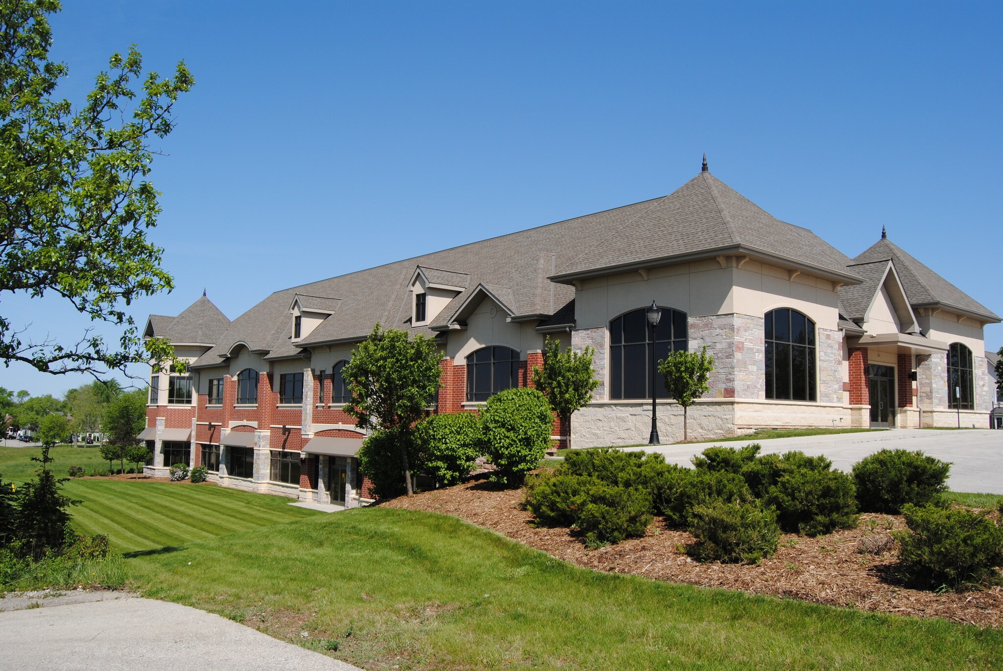 17400 W Capitol Dr, Brookfield, WI for Sale