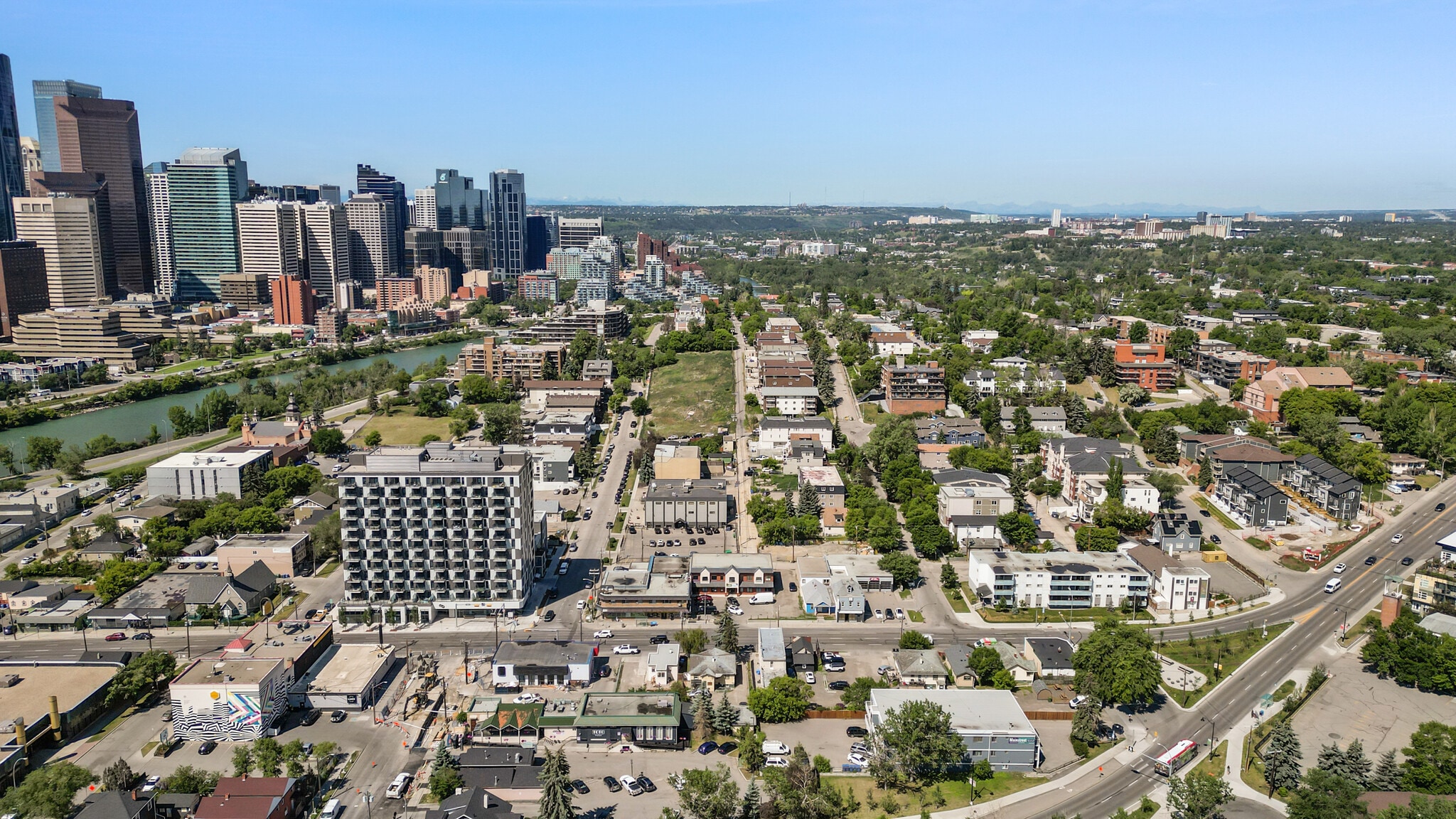 217 4 St NE, Calgary, AB for Sale