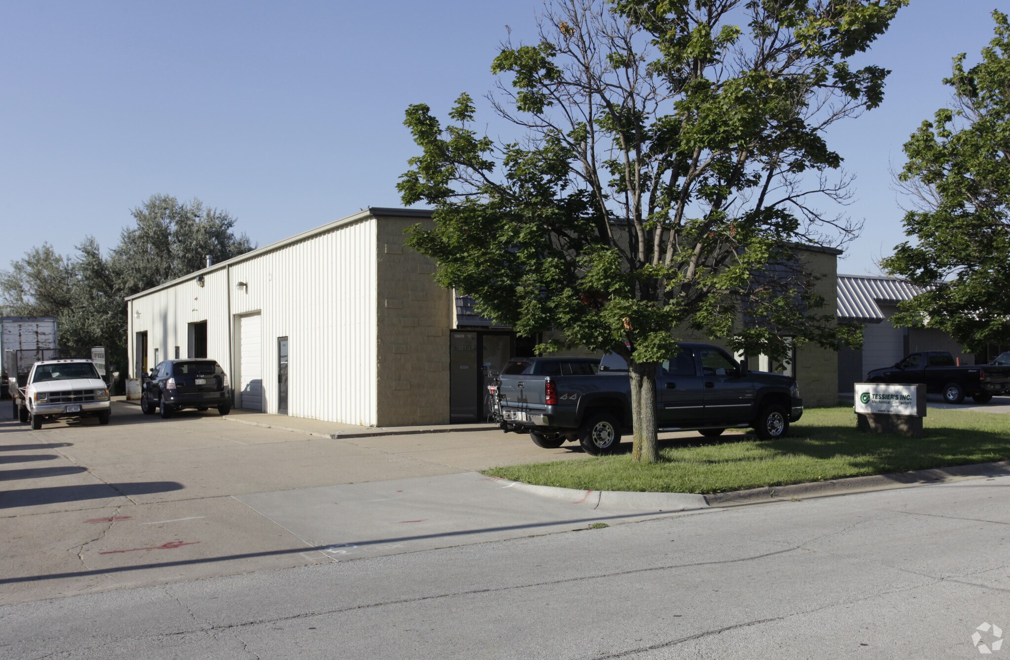 1360513609 C St Omaha, NE 68144 Industrial Property for Lease on