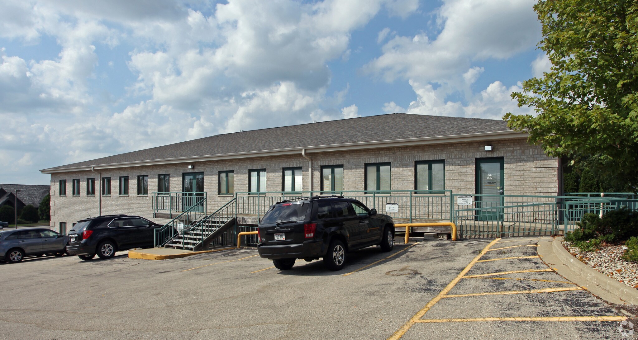1139 Sunnyslope Dr Racine, WI 53406 Office Property for Lease on