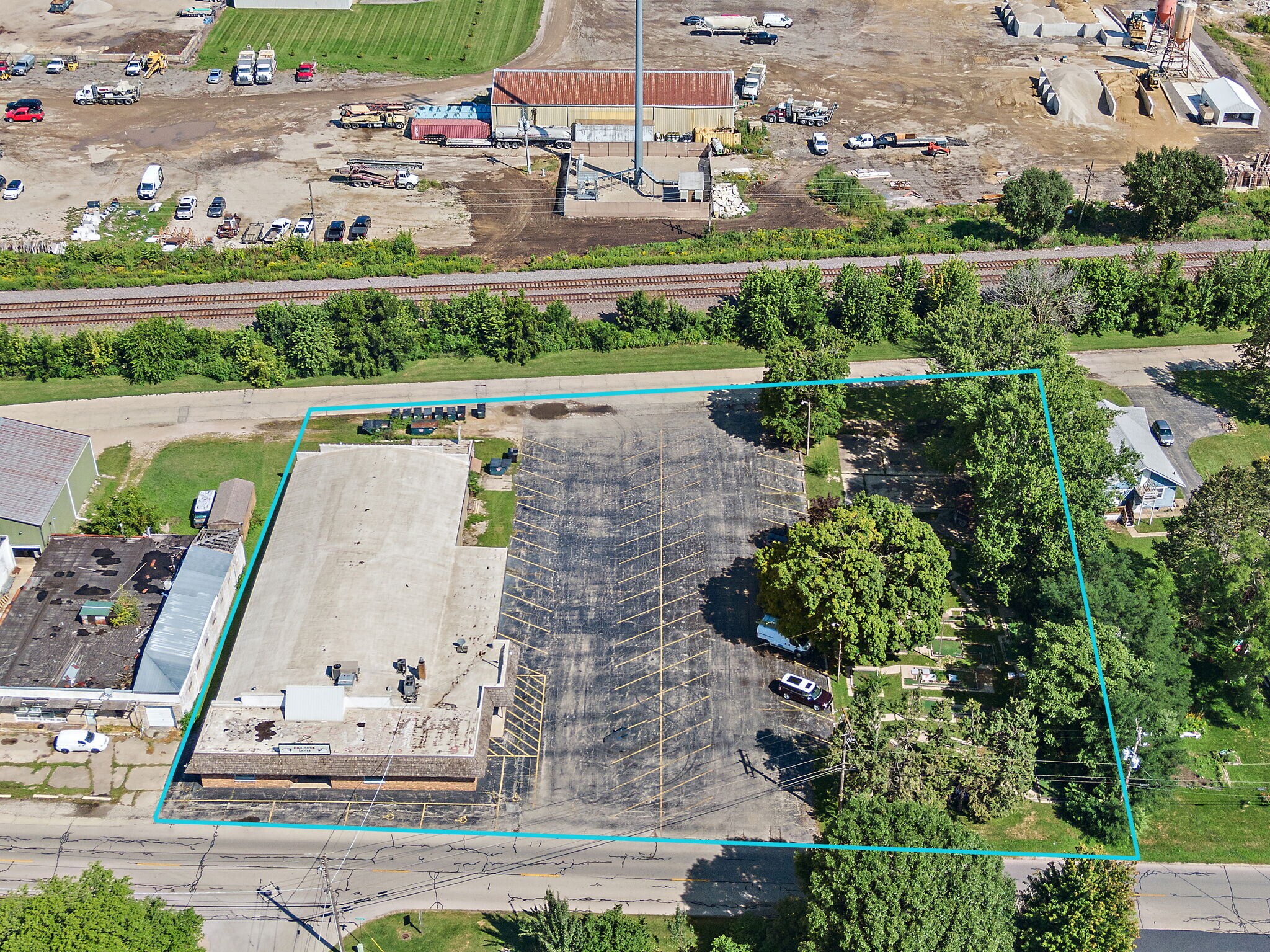 927 E Railroad St, Sandwich, IL for Sale