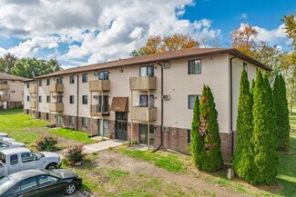 Des Moines, IA Apartments - 4210 Hubbell Ave