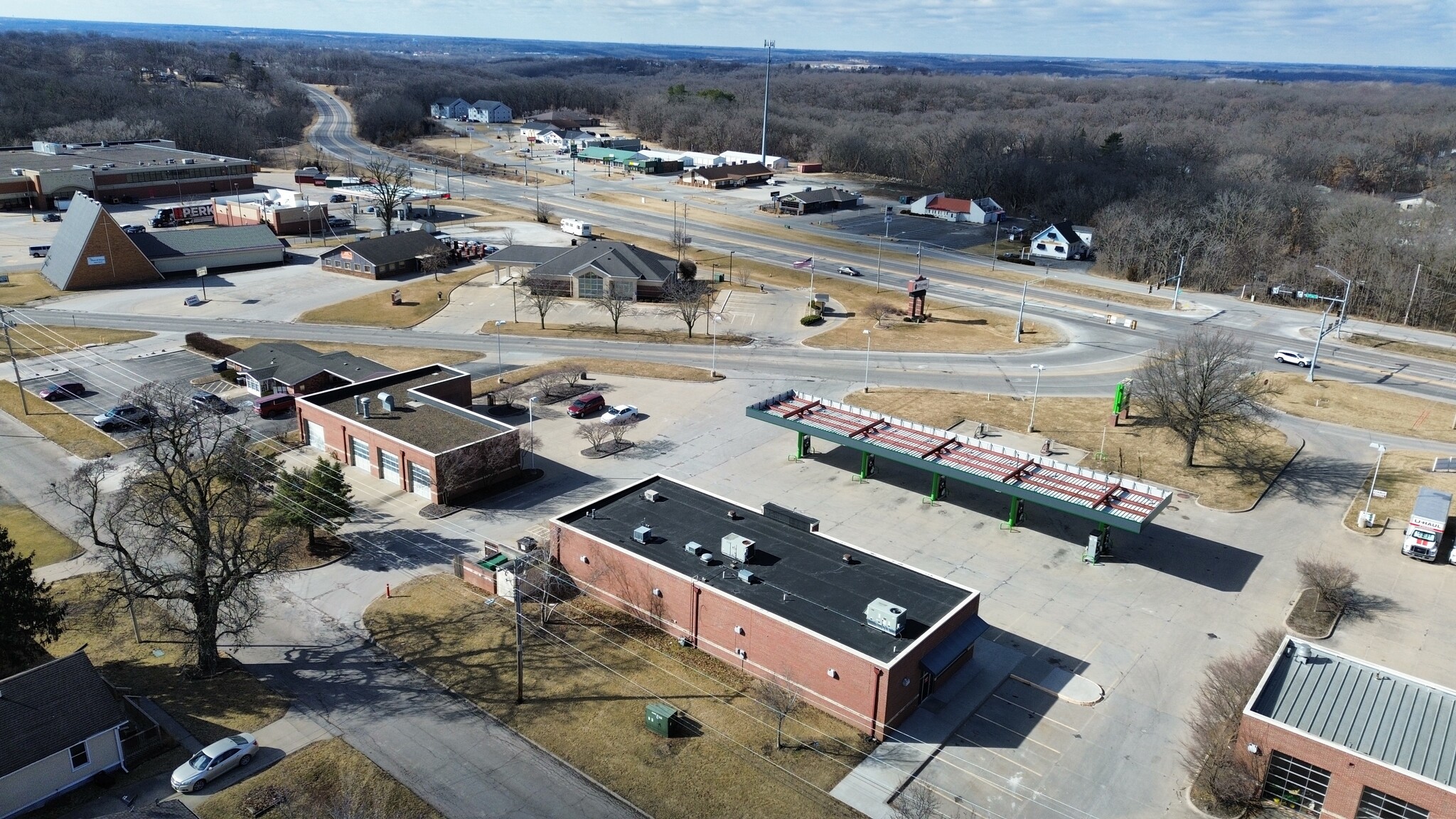 2508 N Court St, Ottumwa, IA for Sale