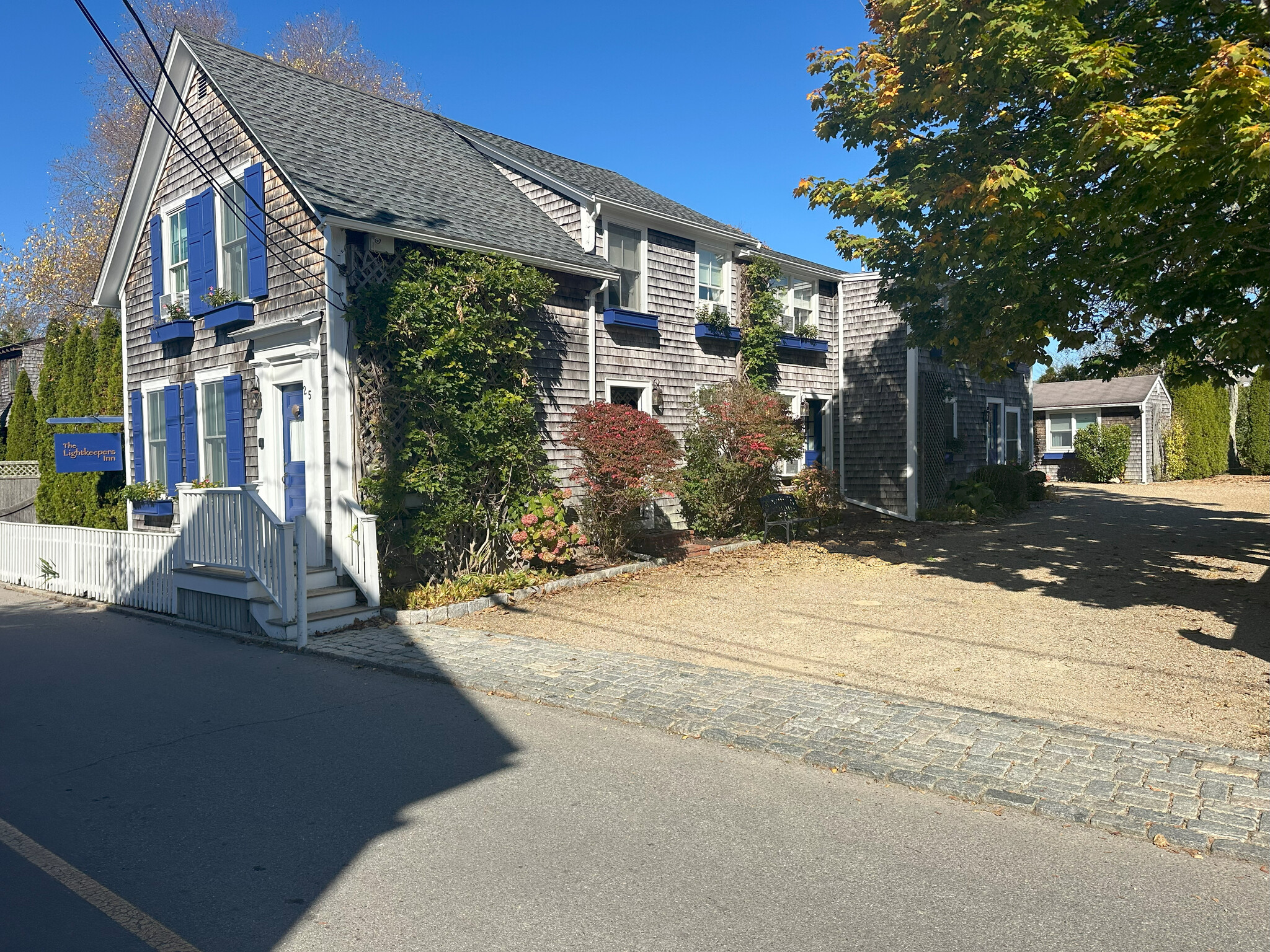 25 Simpsons Ln, Edgartown, MA for Sale