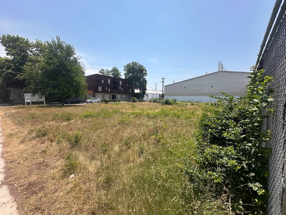 216 E Josephine St, San Antonio, TX for Rent