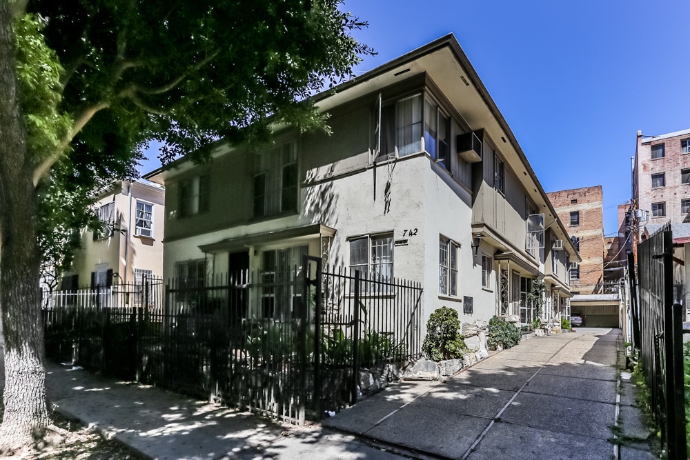 742 Irolo St, Los Angeles, CA for Sale