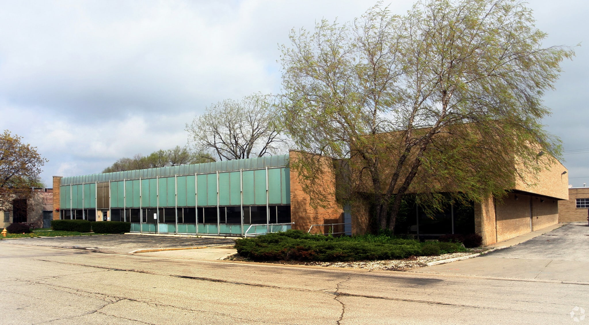100 W Industrial Rd, Addison, IL for Sale