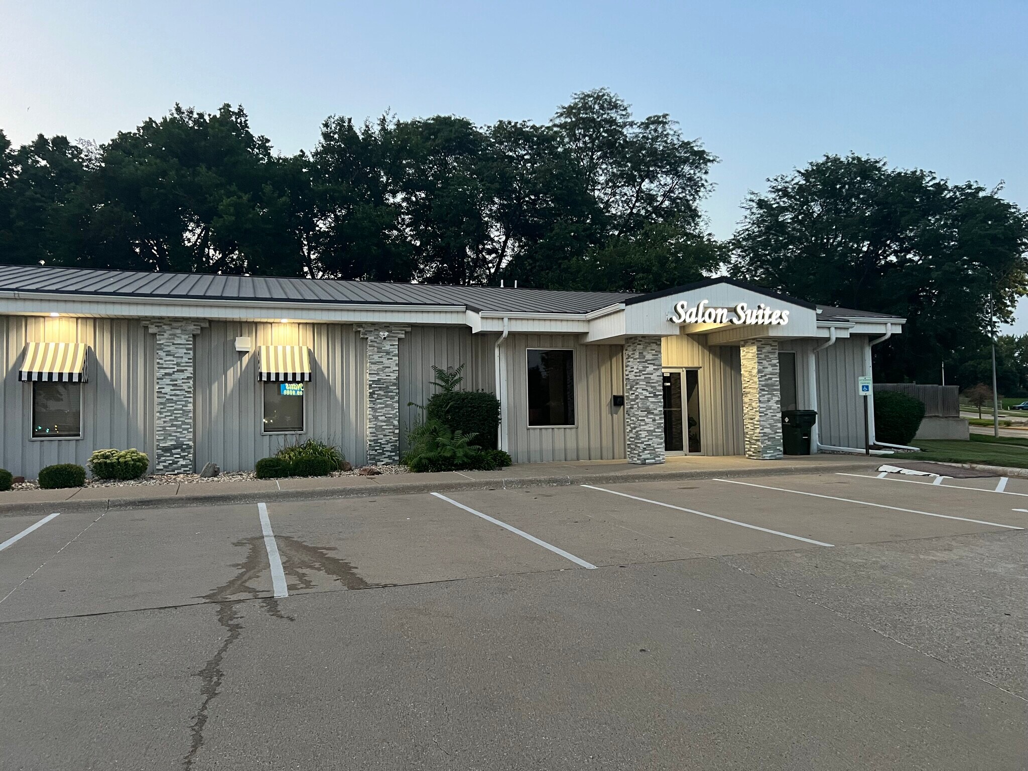 1301 W 1st Ave, Sioux City, IA for Rent