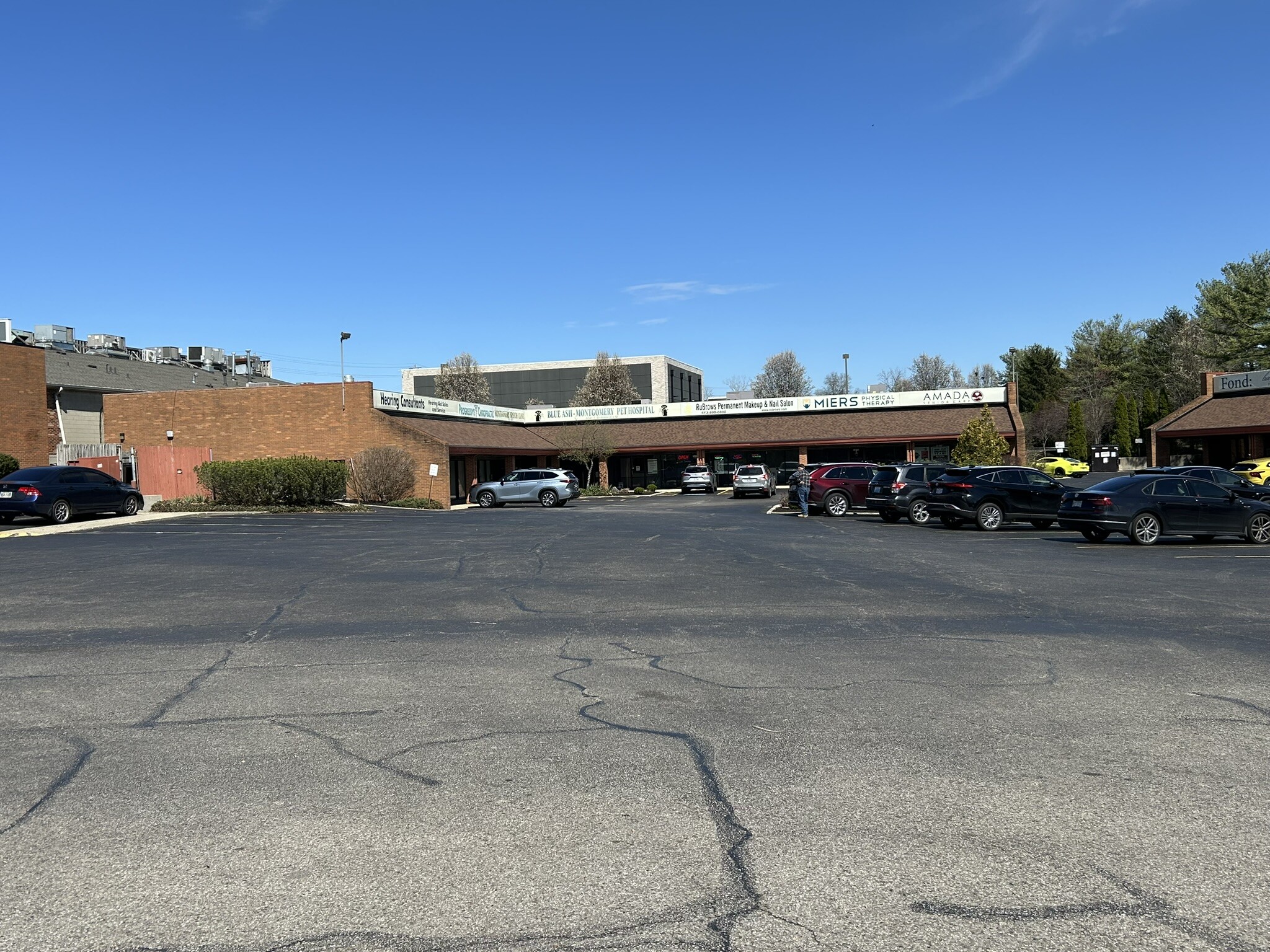 10758 Montgomery Rd, Cincinnati, OH for Rent