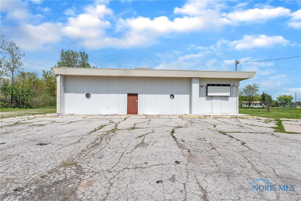 11407 Corduroy Rd, Curtice, OH for Sale