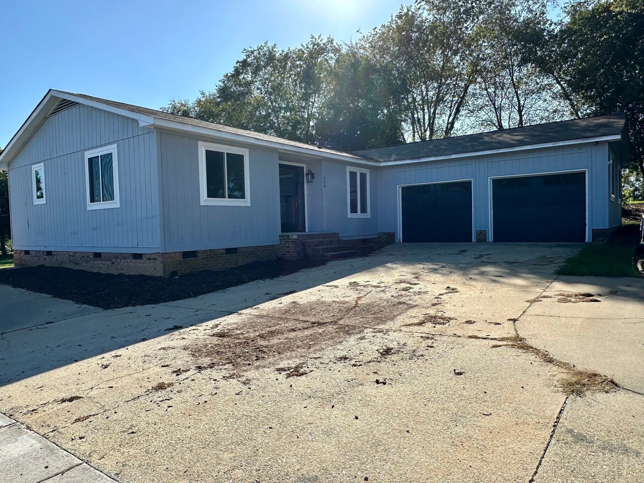 609 Gallimore Dairy Rd, High Point, NC for Rent