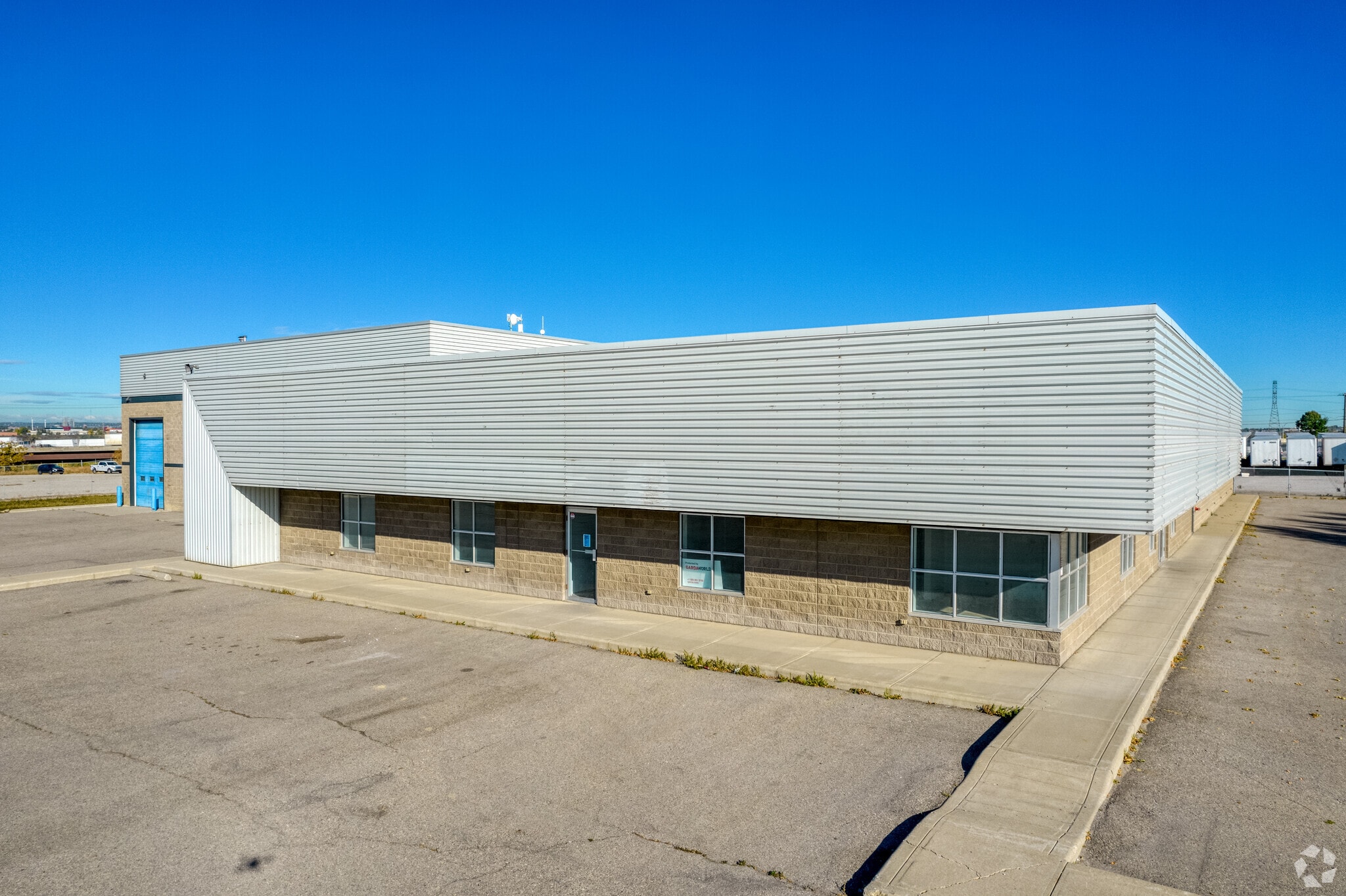 2322 49th Ave SE, Calgary, AB for Rent