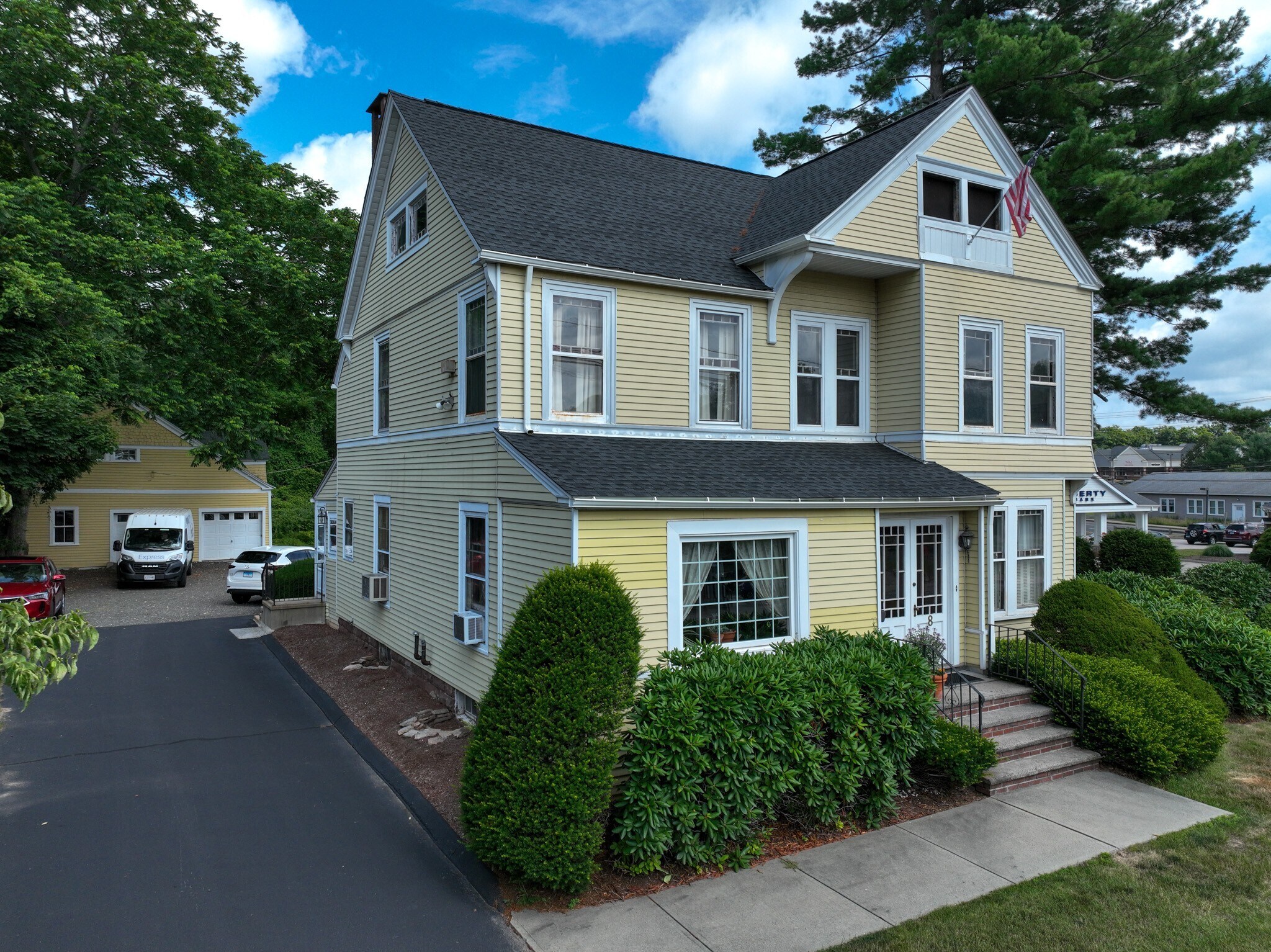 8 W High St, East Hampton, CT for Sale