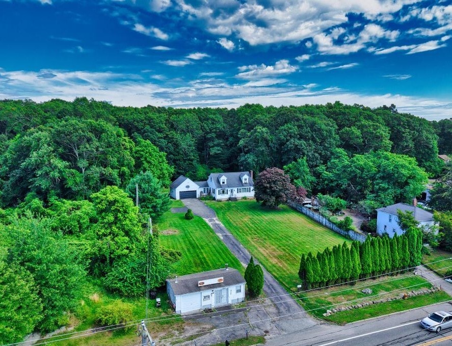 896 Main Rd, Tiverton, RI for Sale