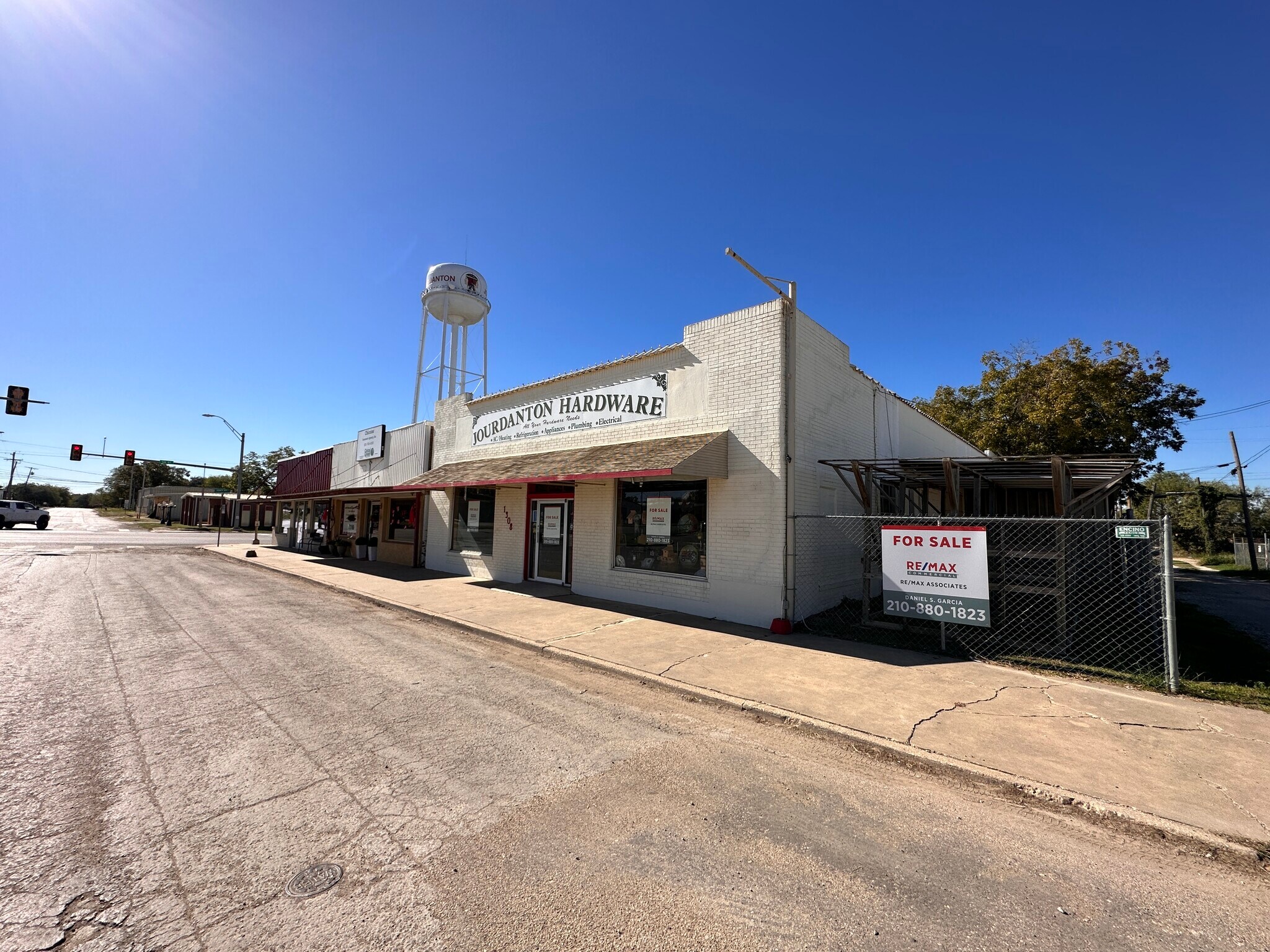 1308 Simmons Ave, Jourdanton, TX for Sale