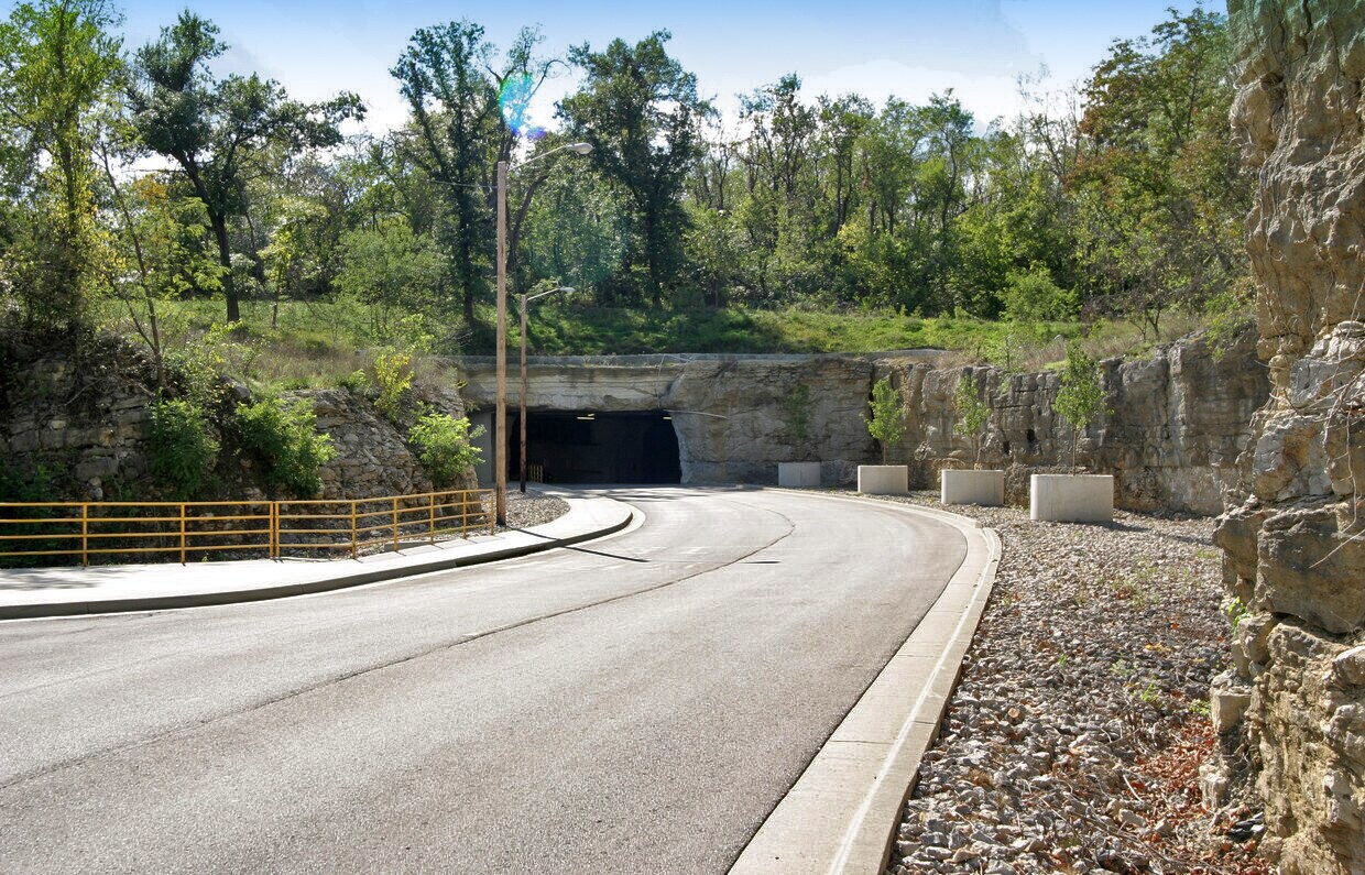 300 Space Center Cir, Lee's Summit, MO for Rent