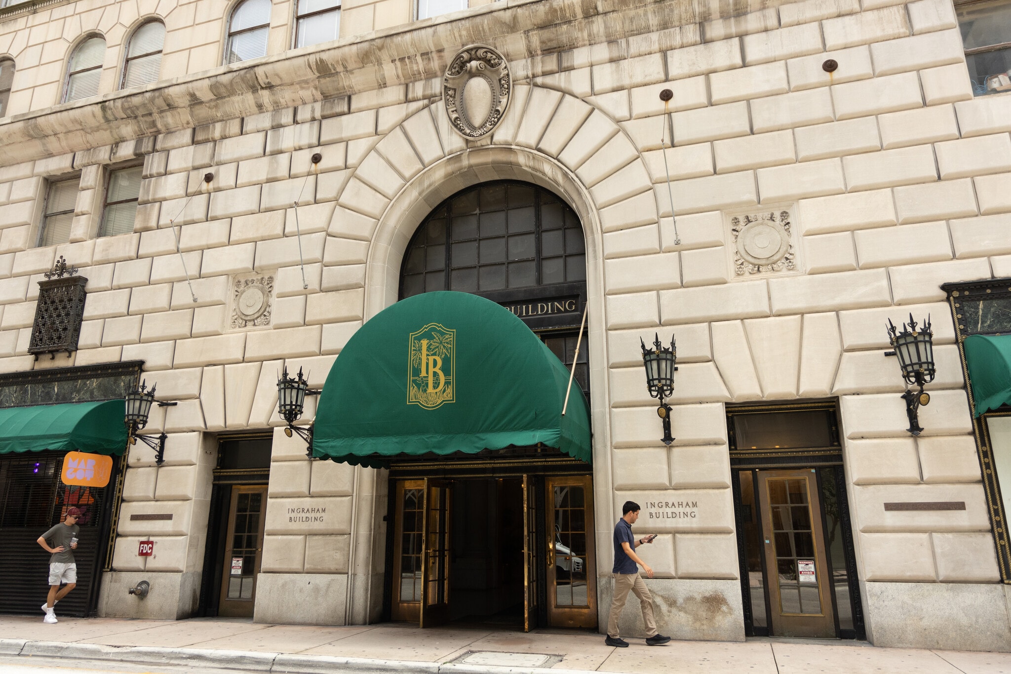 25 SE 2nd Ave, Miami, FL for Rent