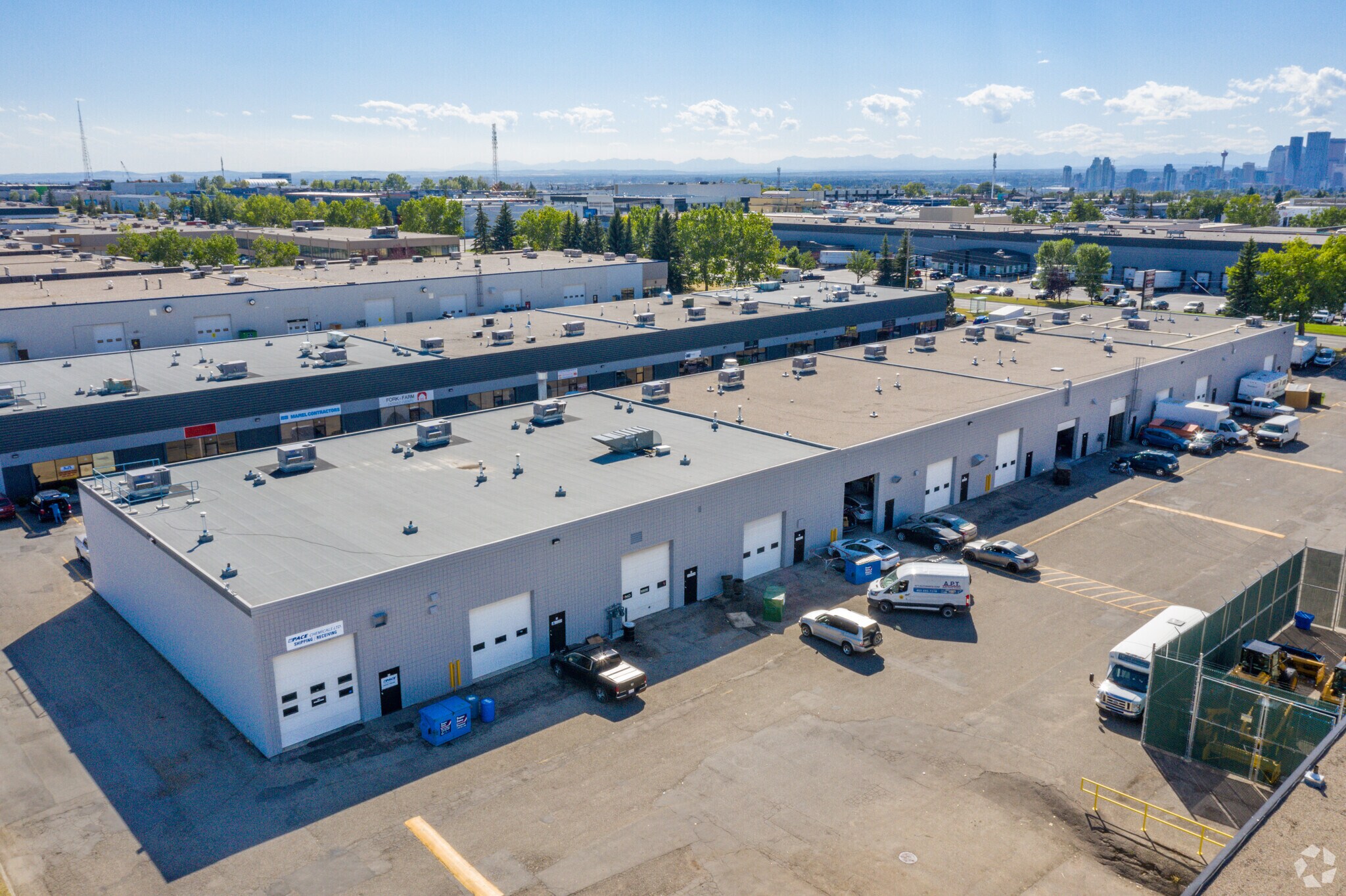920 28th St NE, Calgary, AB for Rent