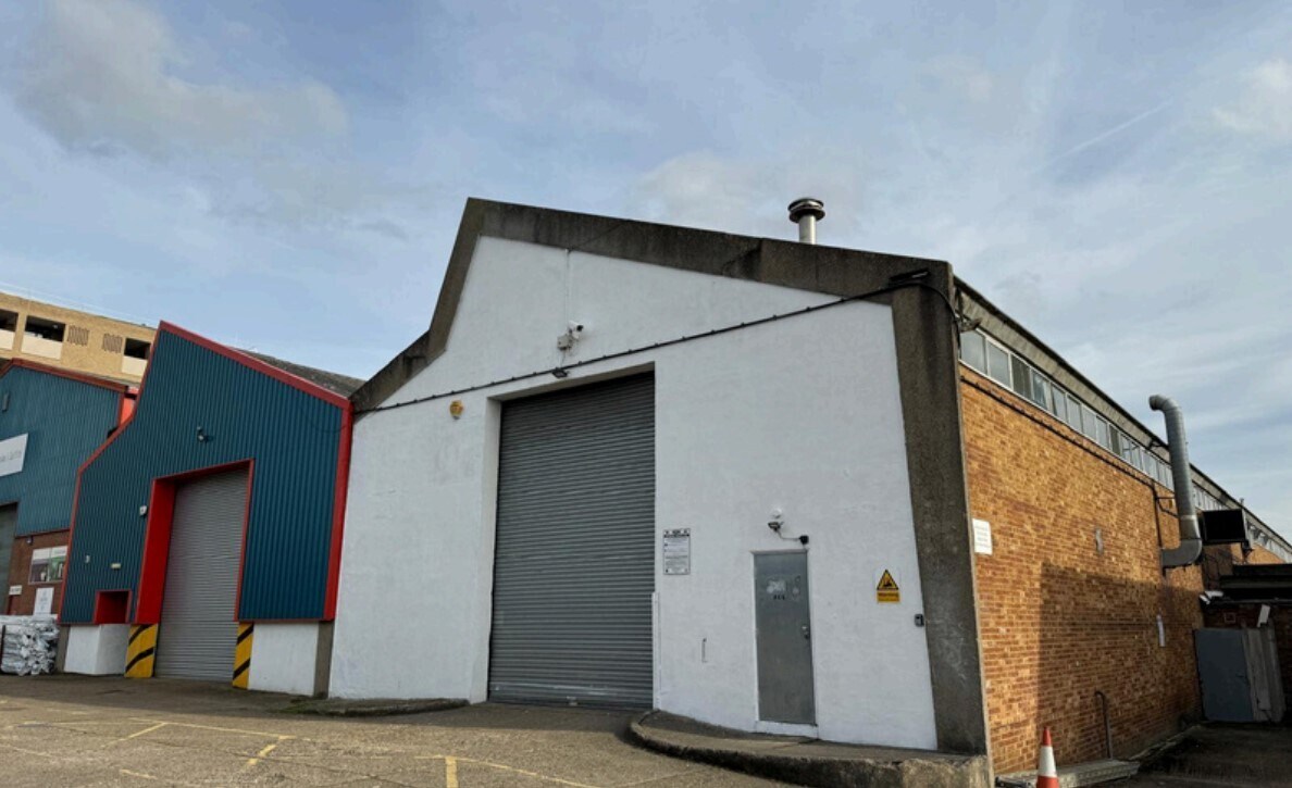 15-23 Greenhill Crescent, Watford, HRT for Rent
