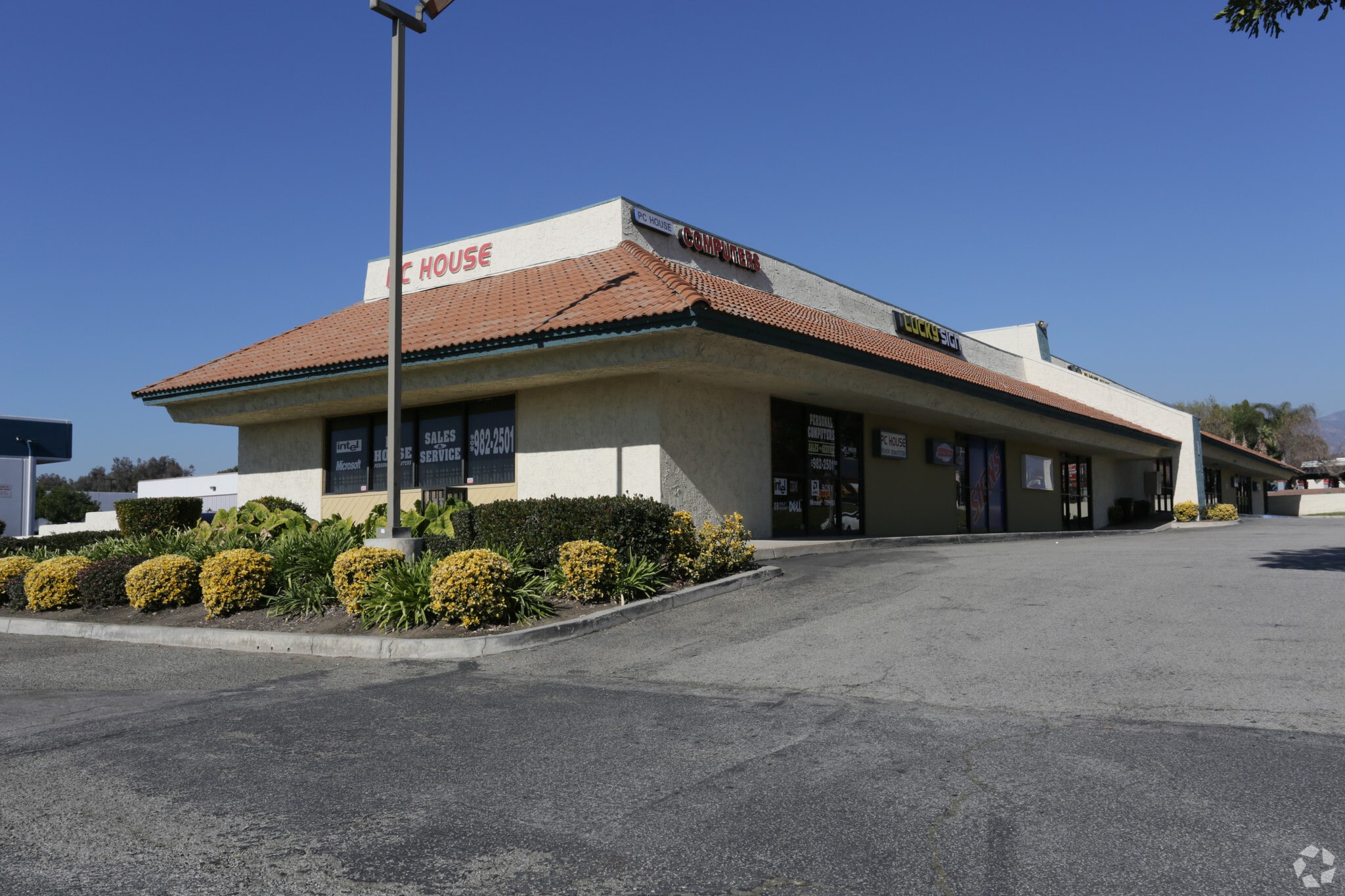 273-323 N Mountain Ave, Upland, CA for Rent