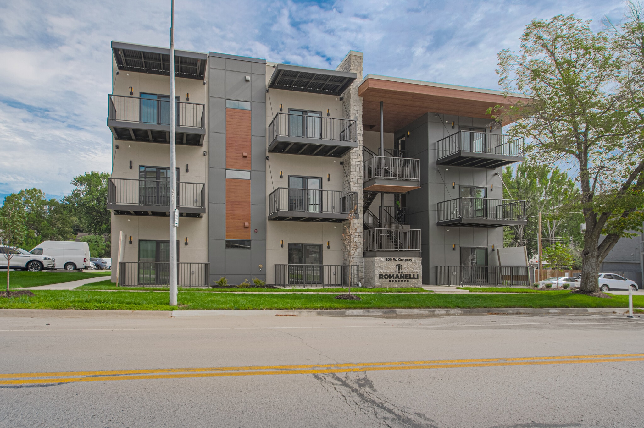 200 W Gregory Blvd, Kansas City, MO for Sale