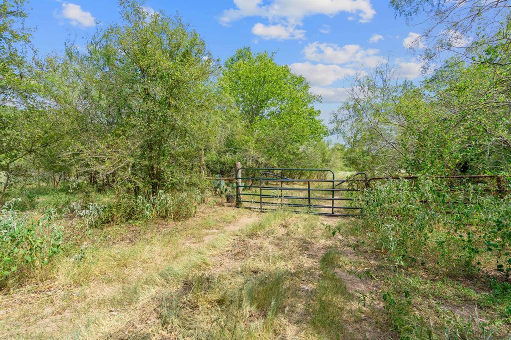 689 Chamberlin Rd, Dale, TX for Sale