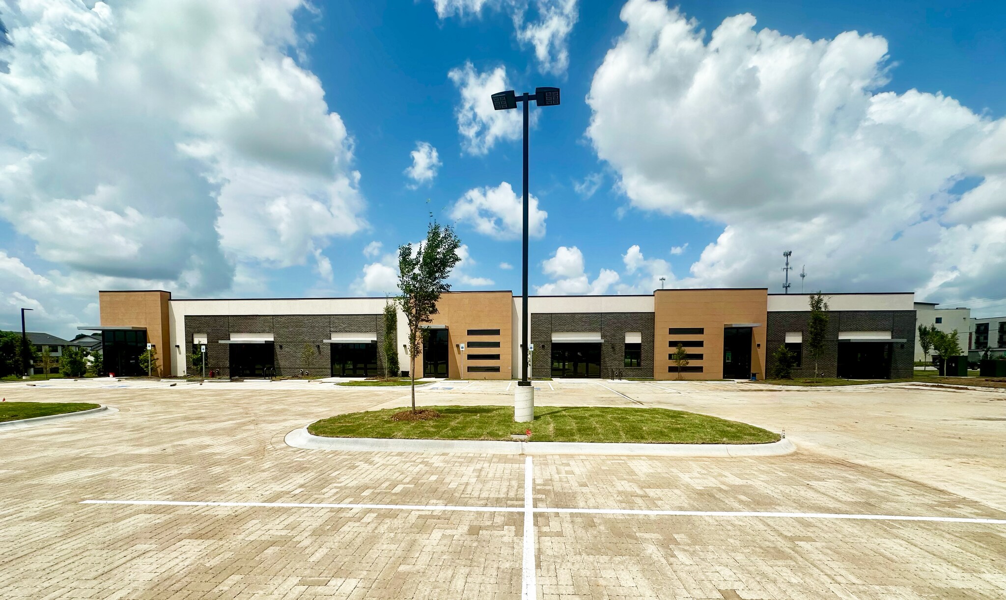 S Promenade Blvd & W Oak St, Rogers, AR for Rent