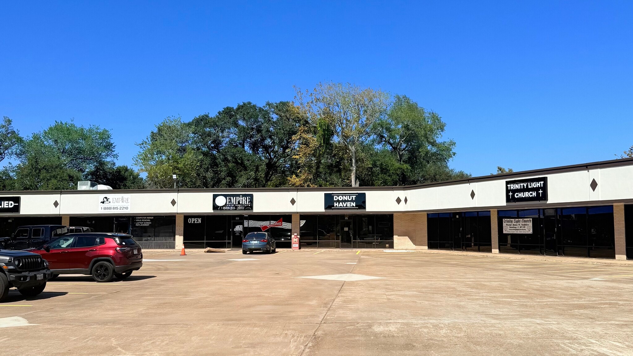 716 W Plantation Dr, Clute, TX for Rent