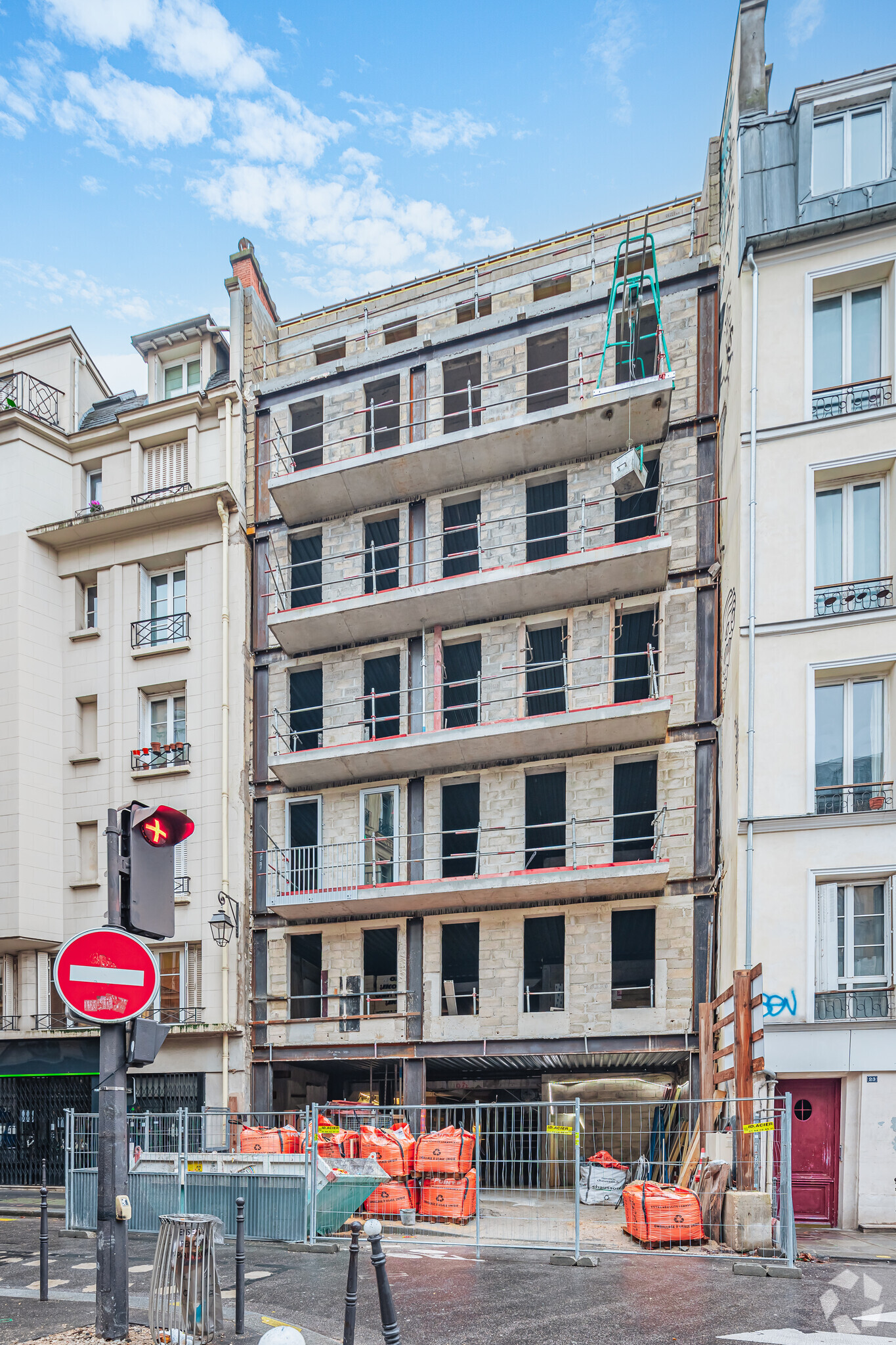 21 Rue Des Fontaines Du Temple, Paris, PAR for Rent