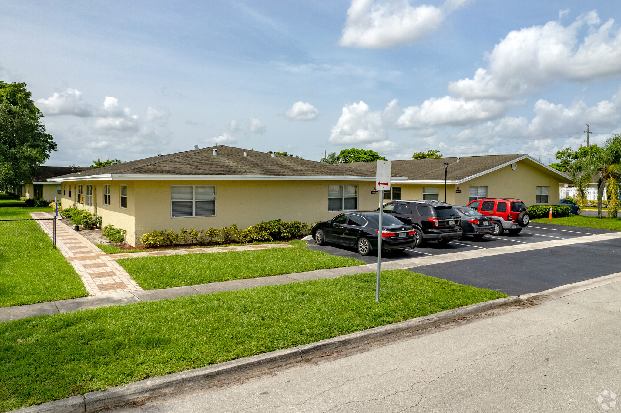 6954 SW 5th St, Margate, FL for Sale