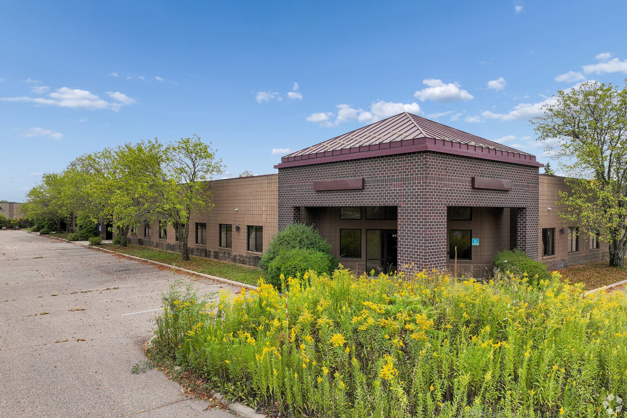 343 E 82nd St, Chaska, MN for Sale
