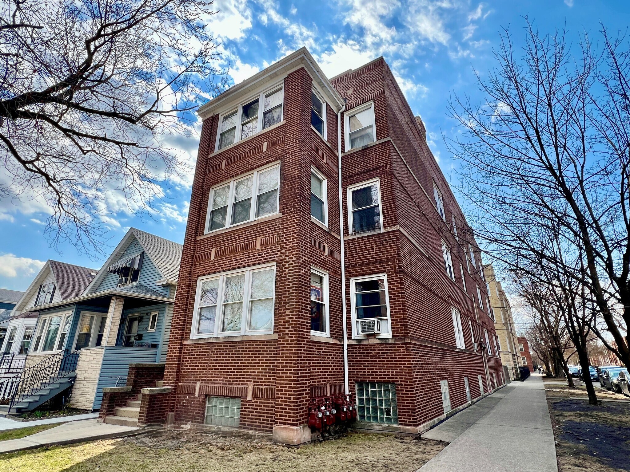 4256 N Sawyer Ave, Chicago, IL for Sale