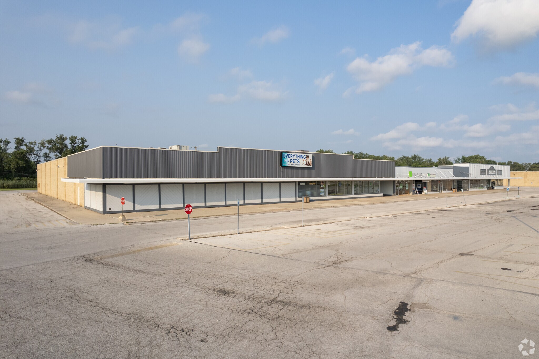 2500-2584 Woodville Rd, Northwood, OH for Rent