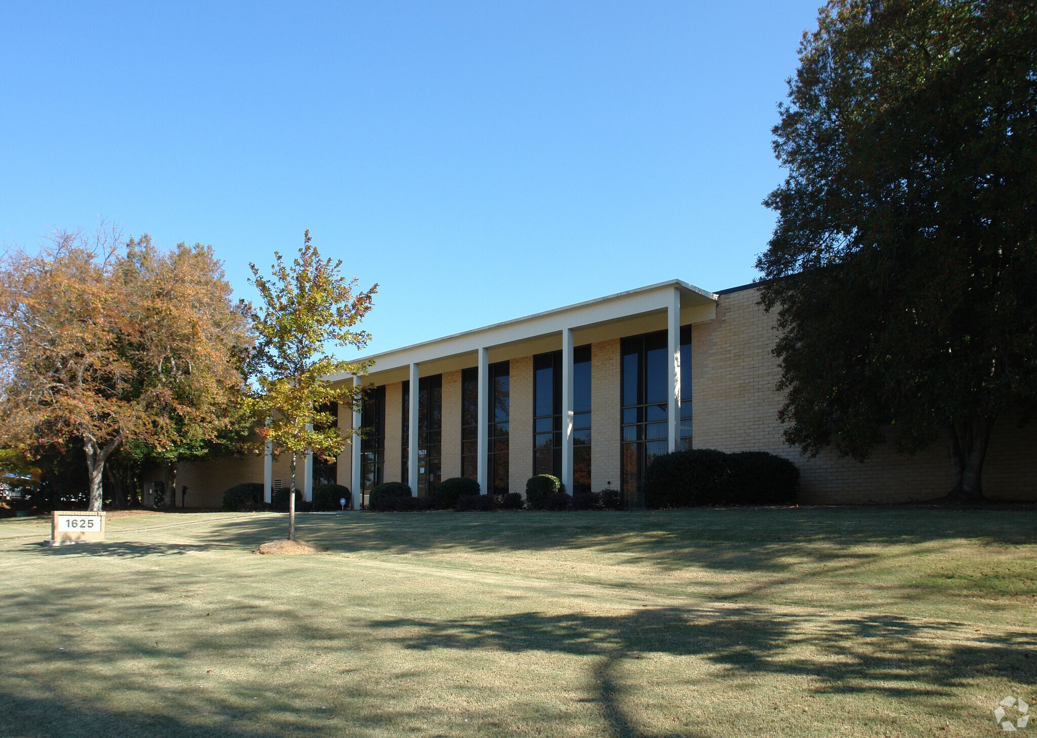 1625 Stone Ridge Dr, Stone Mountain, GA for Rent