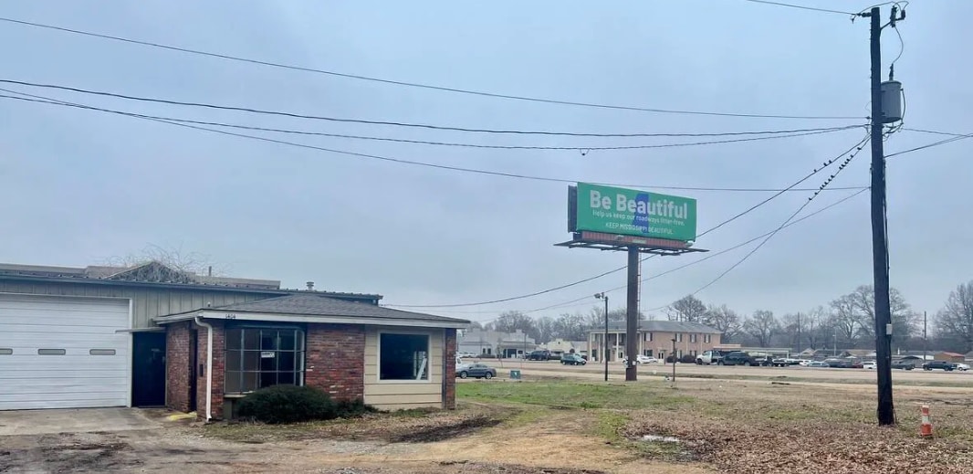 901 US-82, Greenwood, MS for Sale
