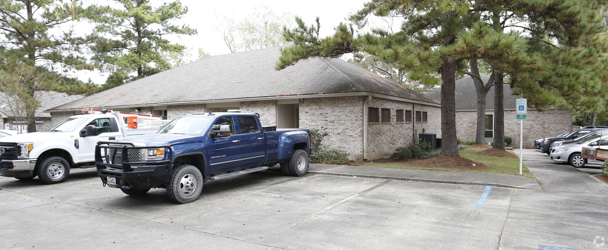 10621 N Oak Hills Pky, Baton Rouge, LA for Sale