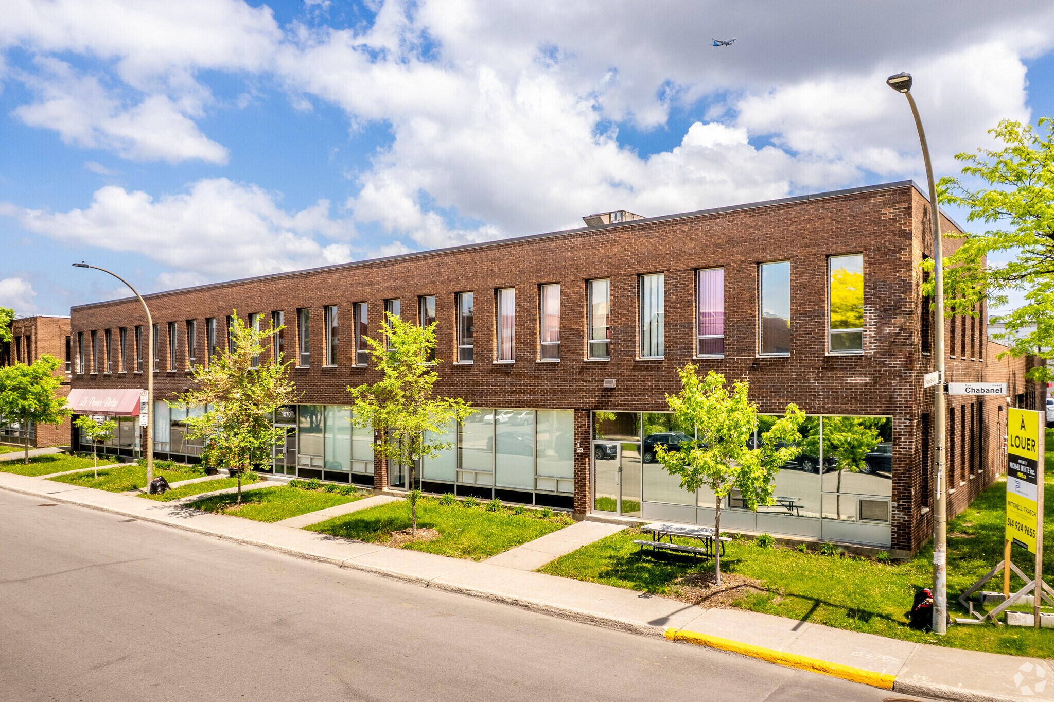 1550-1590 Rue Chabanel O, Montréal, QC for Rent