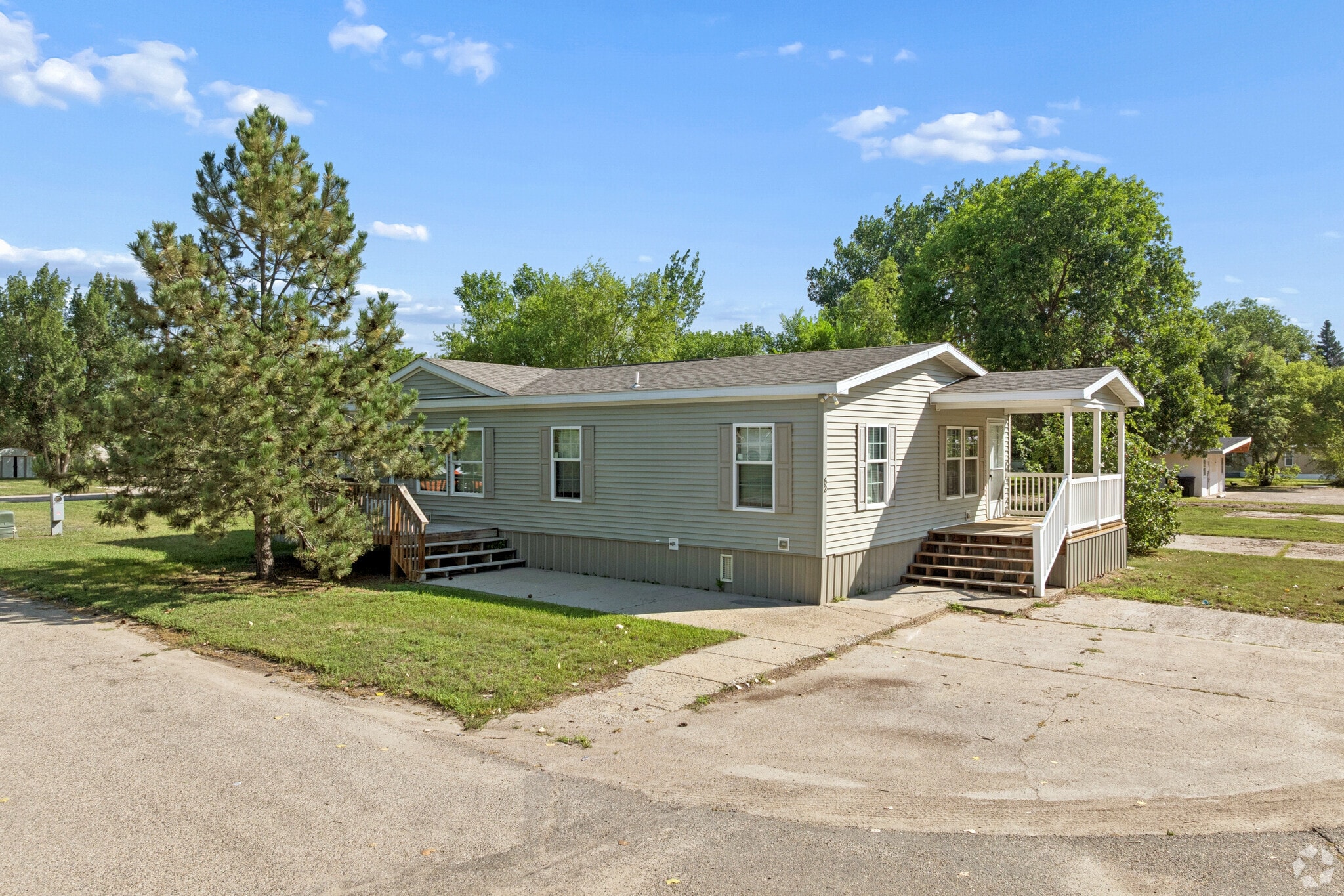 2600 University Ave, Williston, ND for Sale
