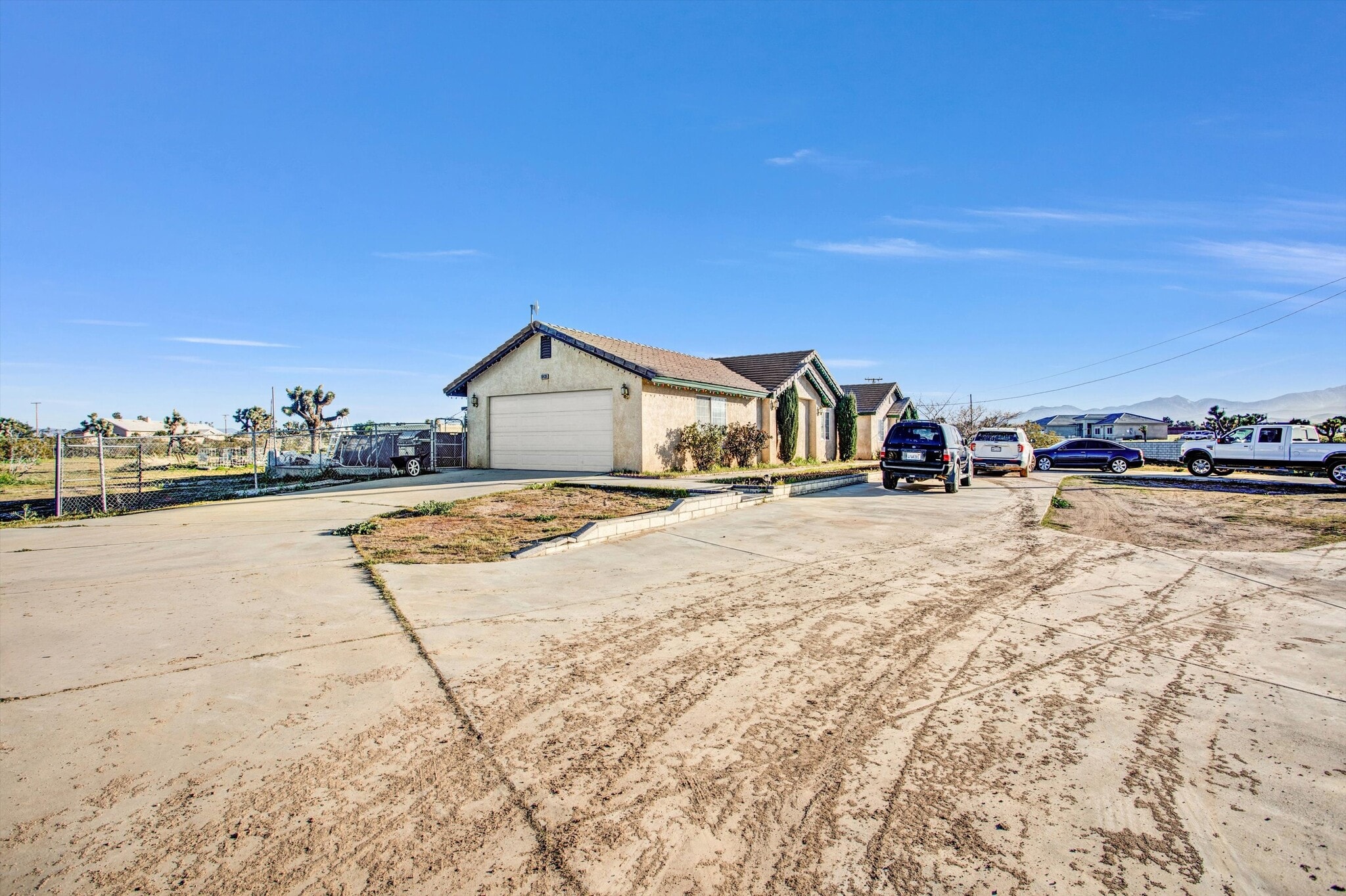 10439 Mesa St, Oak Hills, CA for Sale