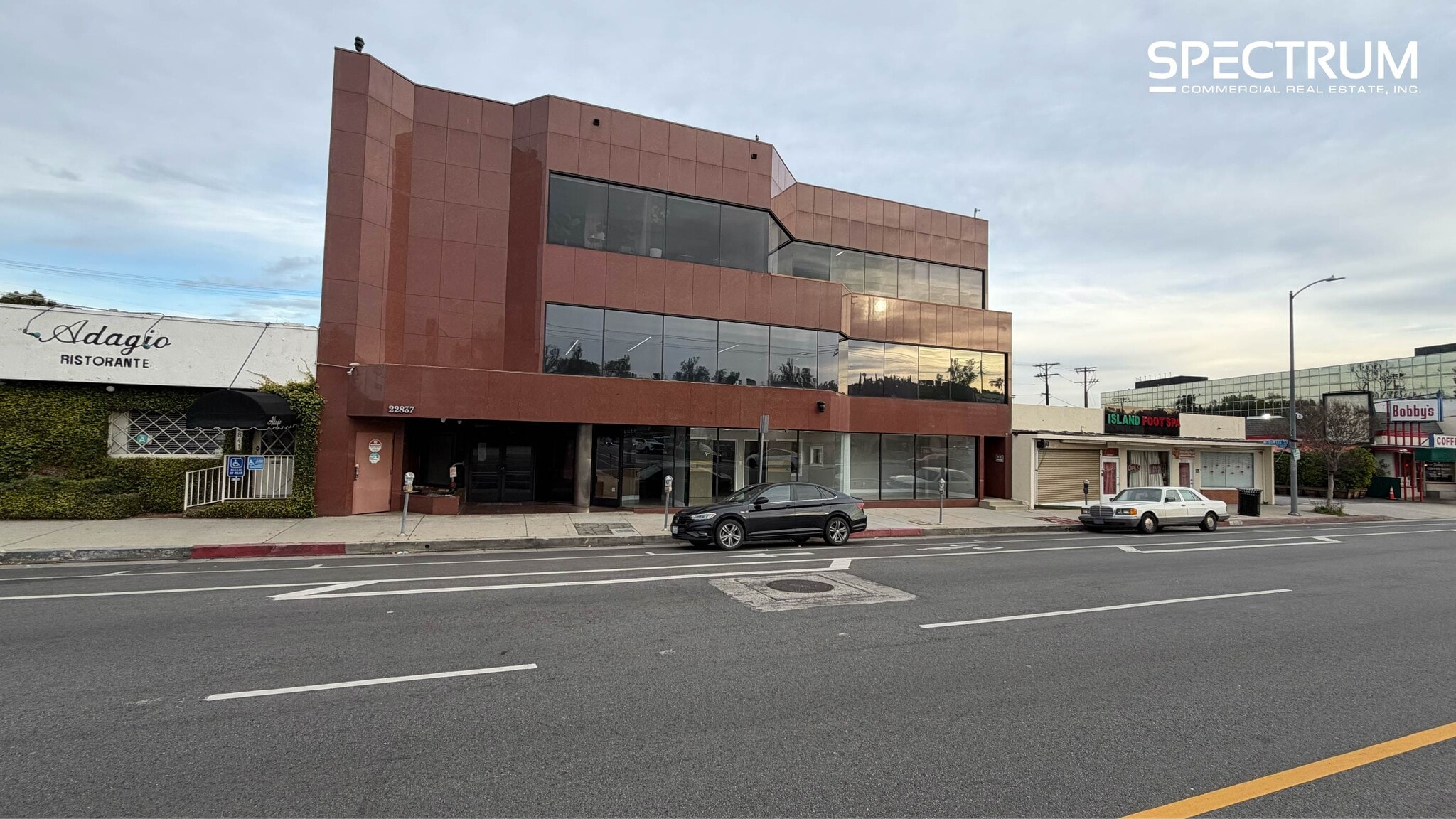 22837 Ventura Blvd, Woodland Hills, CA for Rent